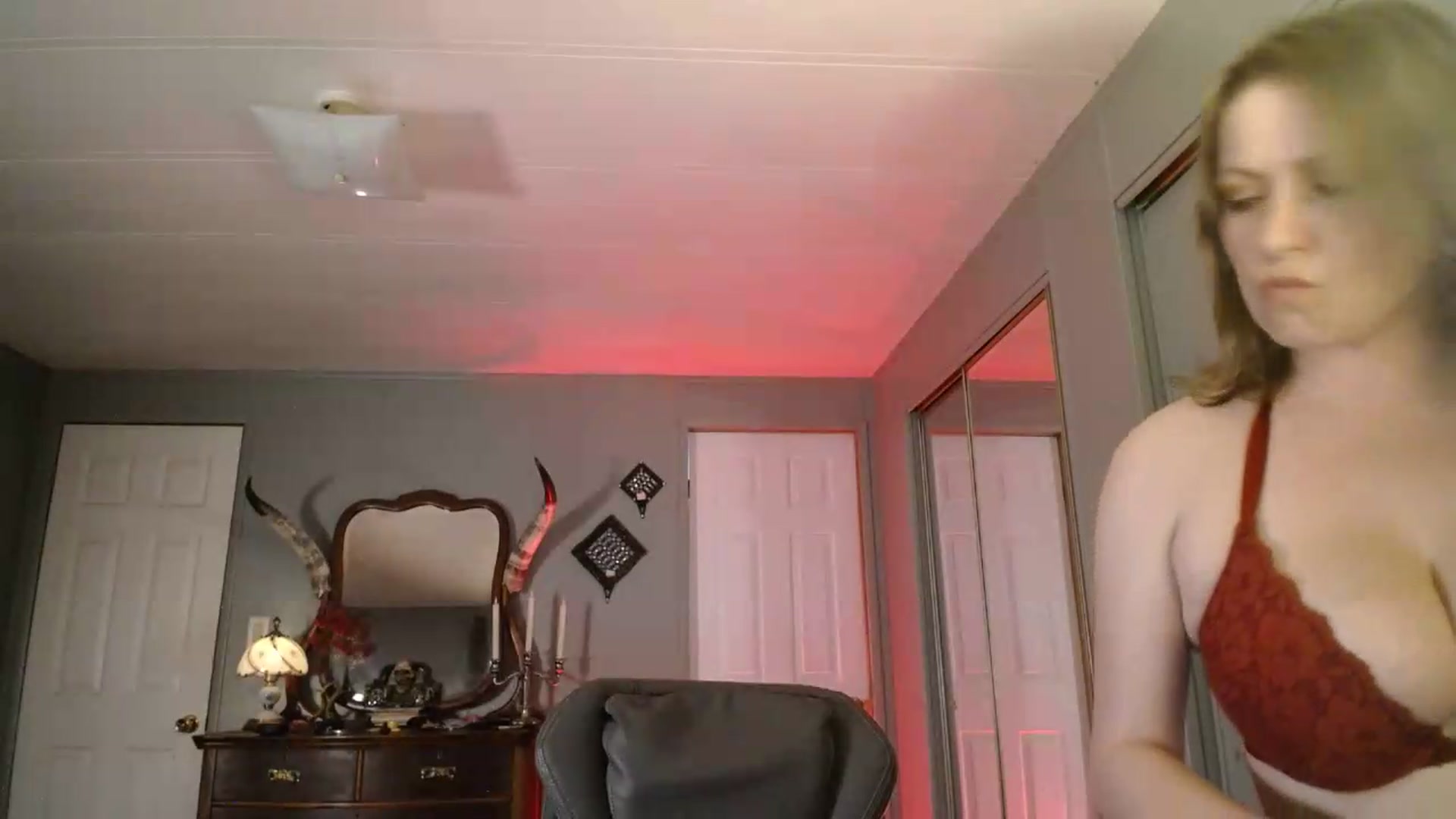 Gallery image thumbnail from Classic_Daisy's myfreecams stream on, 06/25/2026, 21:35 image 17 of 20