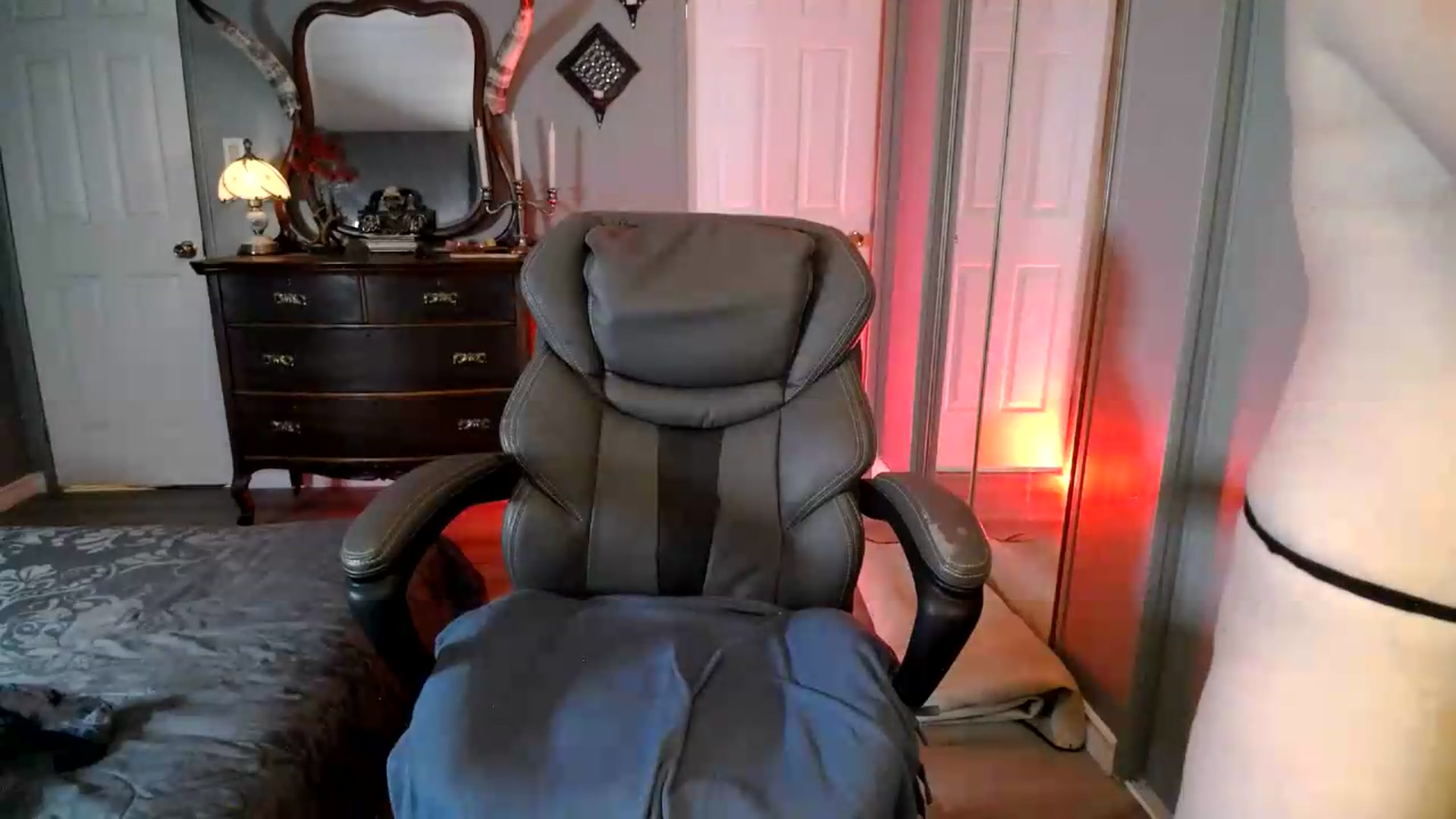 Gallery image thumbnail from Classic_Daisy's myfreecams stream on, 08/10/2026, 23:30 image 6 of 20