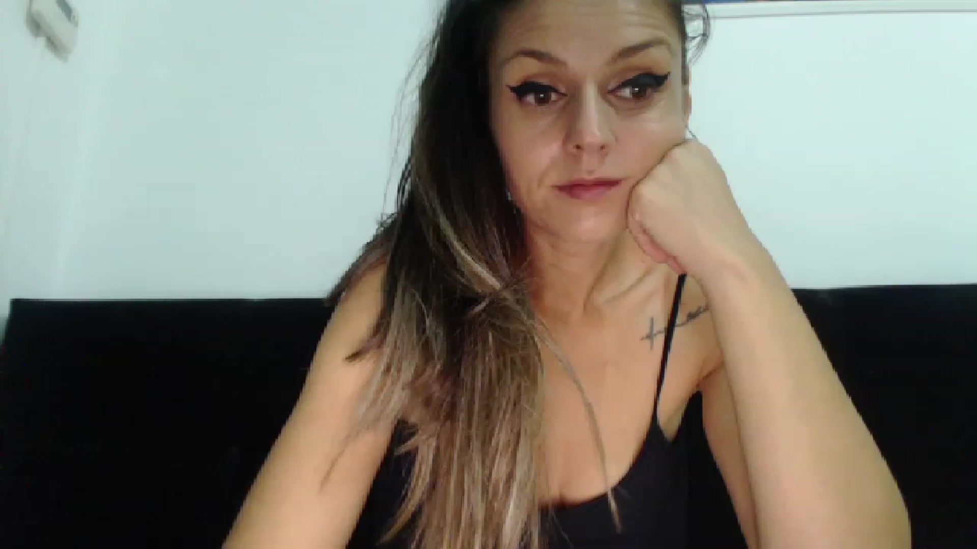 Gallery image thumbnail from ClaudiaSexxyy's myfreecams stream on, 11/23/2022, 02:28 image 15 of 20