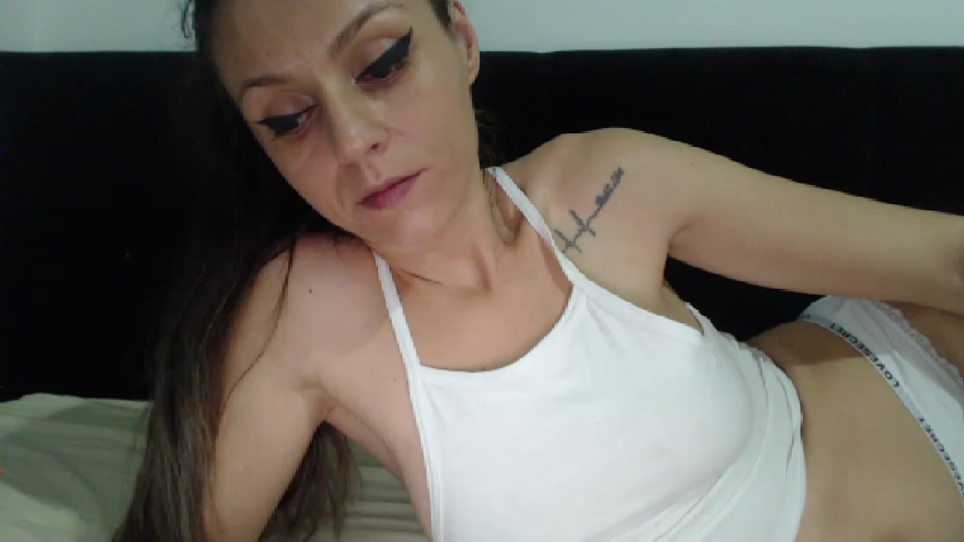 Gallery image thumbnail from ClaudiaSexxyy's myfreecams stream on, 01/17/2023, 01:11 image 19 of 20