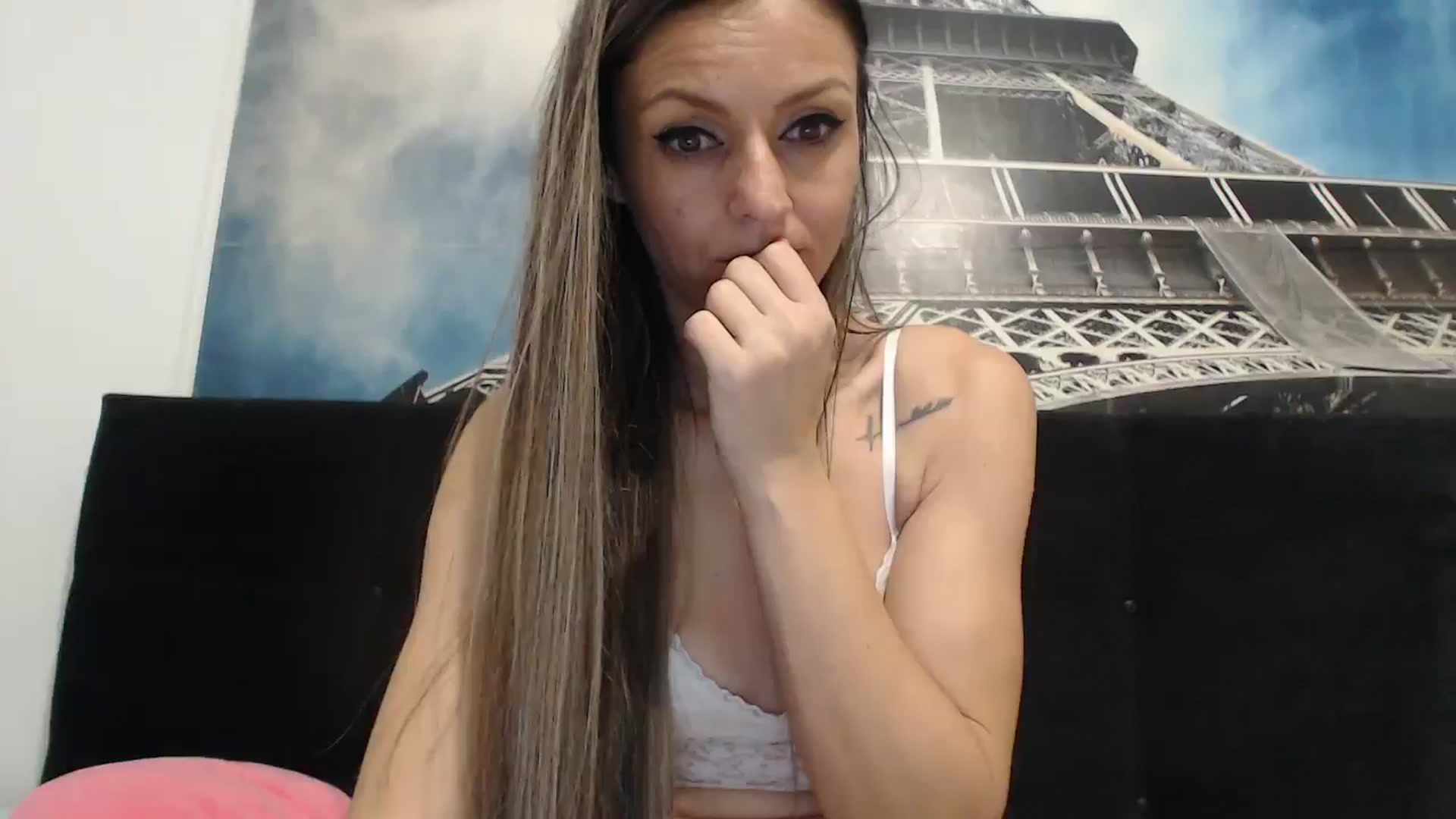 Gallery image thumbnail from ClaudiaSexxyy's myfreecams stream on, 01/02/2025, 03:21 image 19 of 20