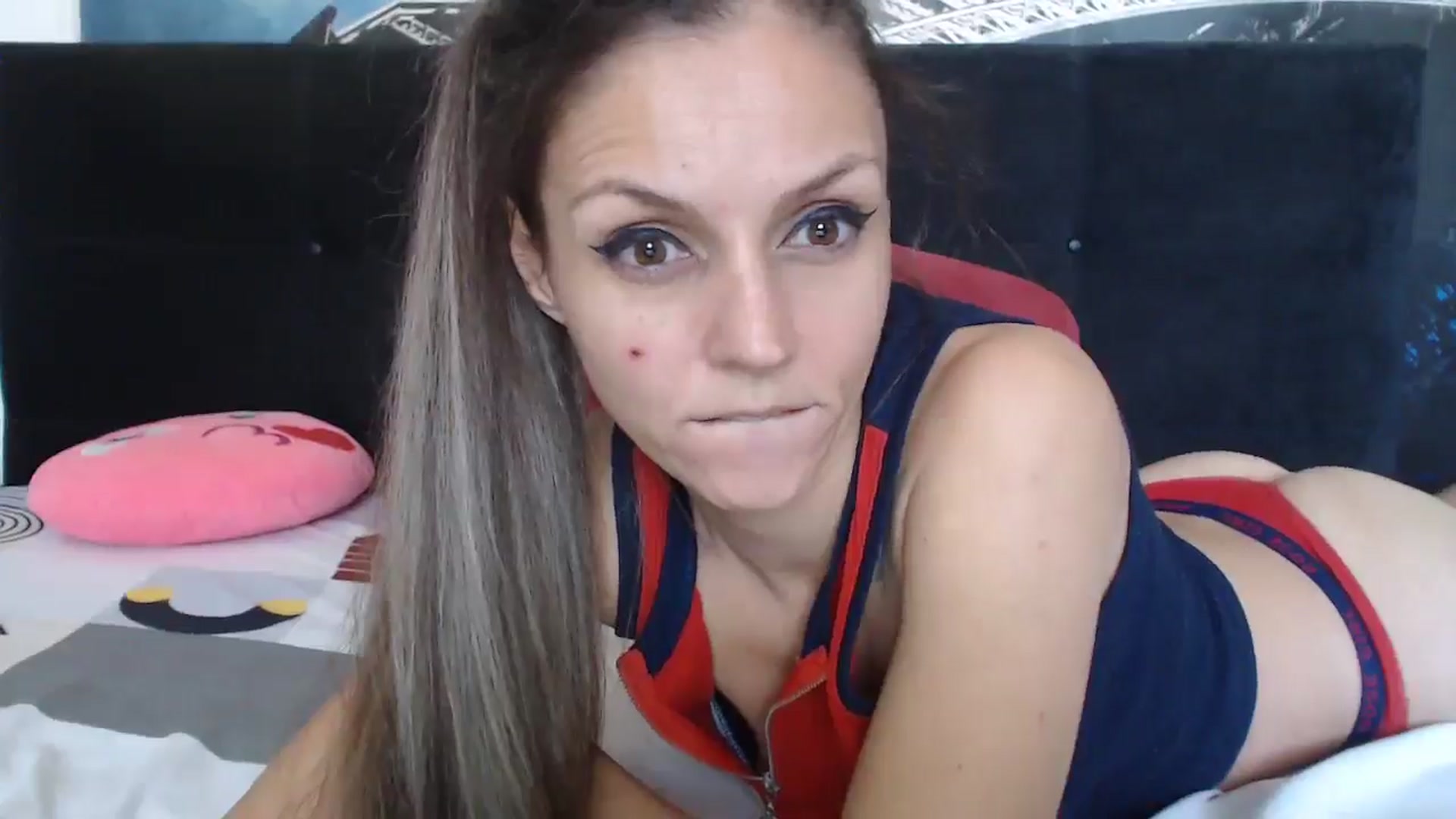 Gallery image thumbnail from ClaudiaSexxyy's myfreecams stream on, 01/05/2025, 13:59 image 4 of 20