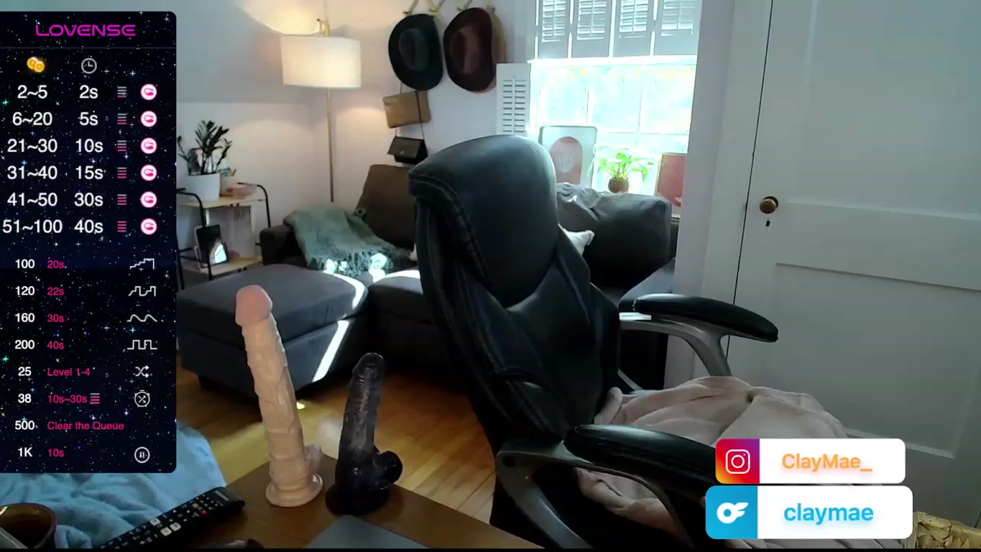 Gallery image thumbnail from ClayMae011's myfreecams stream on, 10/19/2023, 16:16 image 6 of 20