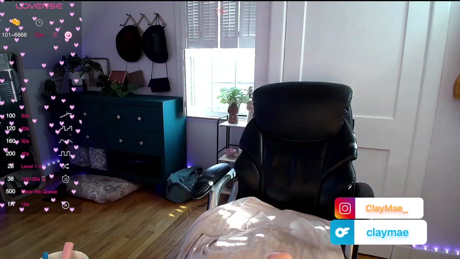 Gallery image thumbnail from ClayMae011's myfreecams stream on, 12/11/2023, 18:19 image 13 of 20