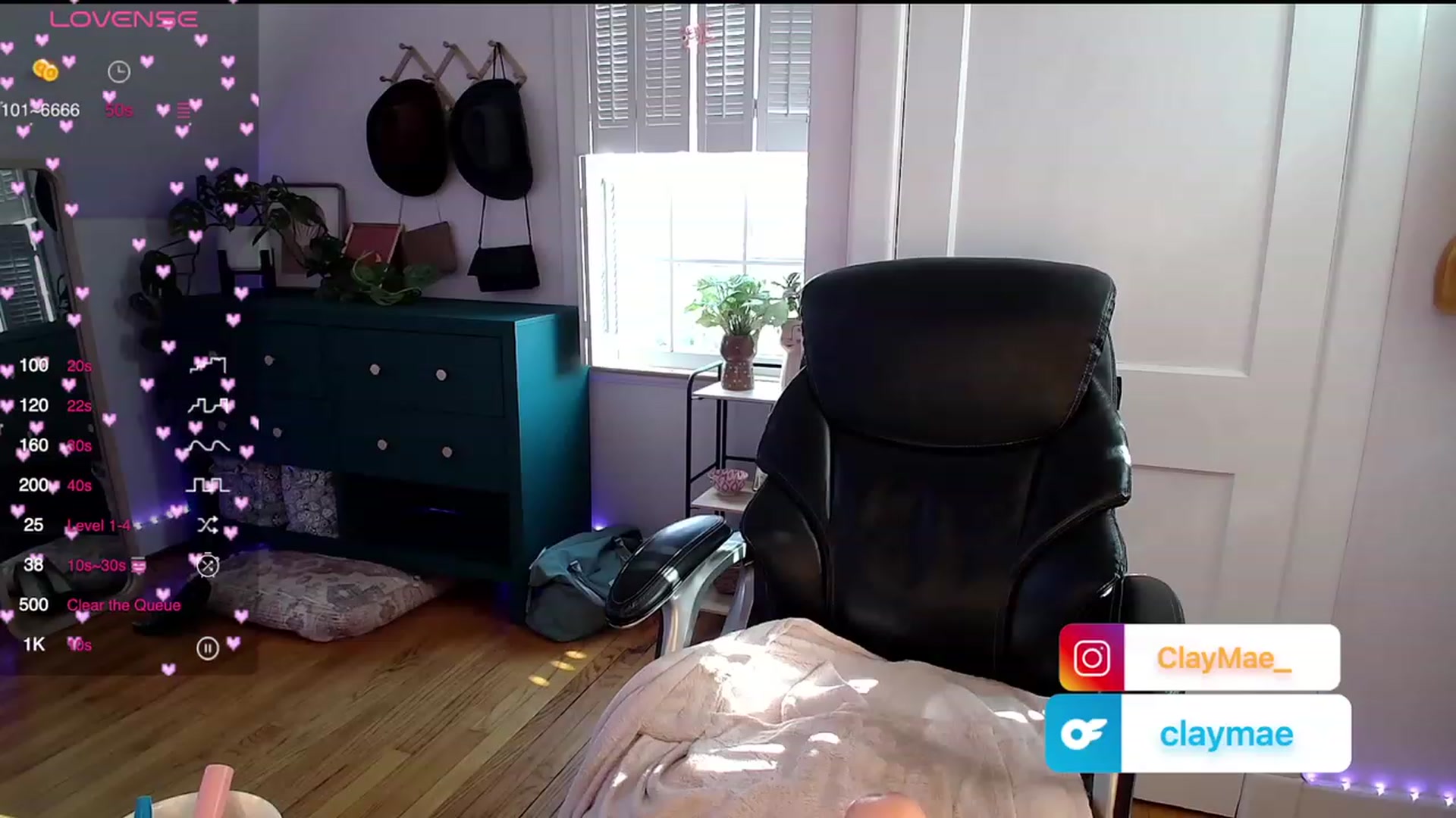 Gallery image thumbnail from ClayMae011's myfreecams stream on, 12/11/2023, 18:19 image 14 of 20