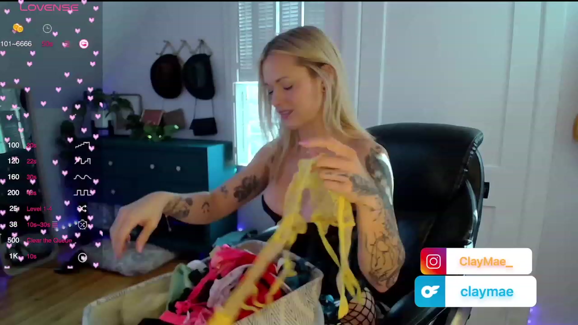 Gallery image thumbnail from ClayMae011's myfreecams stream on, 12/11/2023, 18:19 image 2 of 20