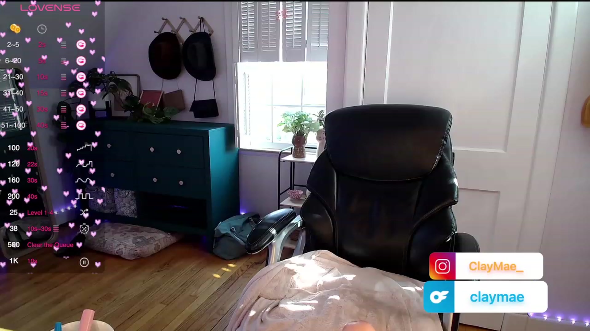 Gallery image thumbnail from ClayMae011's myfreecams stream on, 12/11/2023, 18:19 image 15 of 20