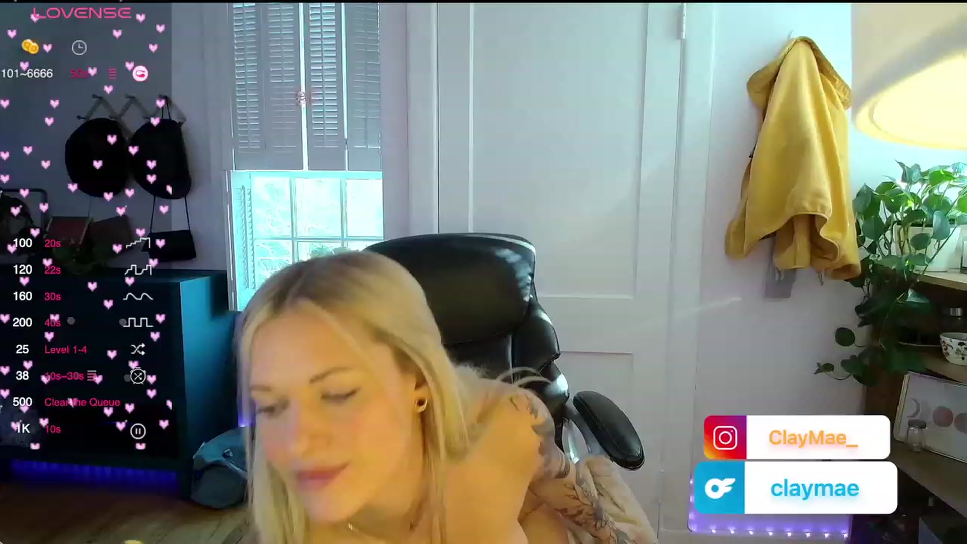 Gallery image thumbnail from ClayMae011's myfreecams stream on, 12/11/2023, 18:49 image 4 of 20