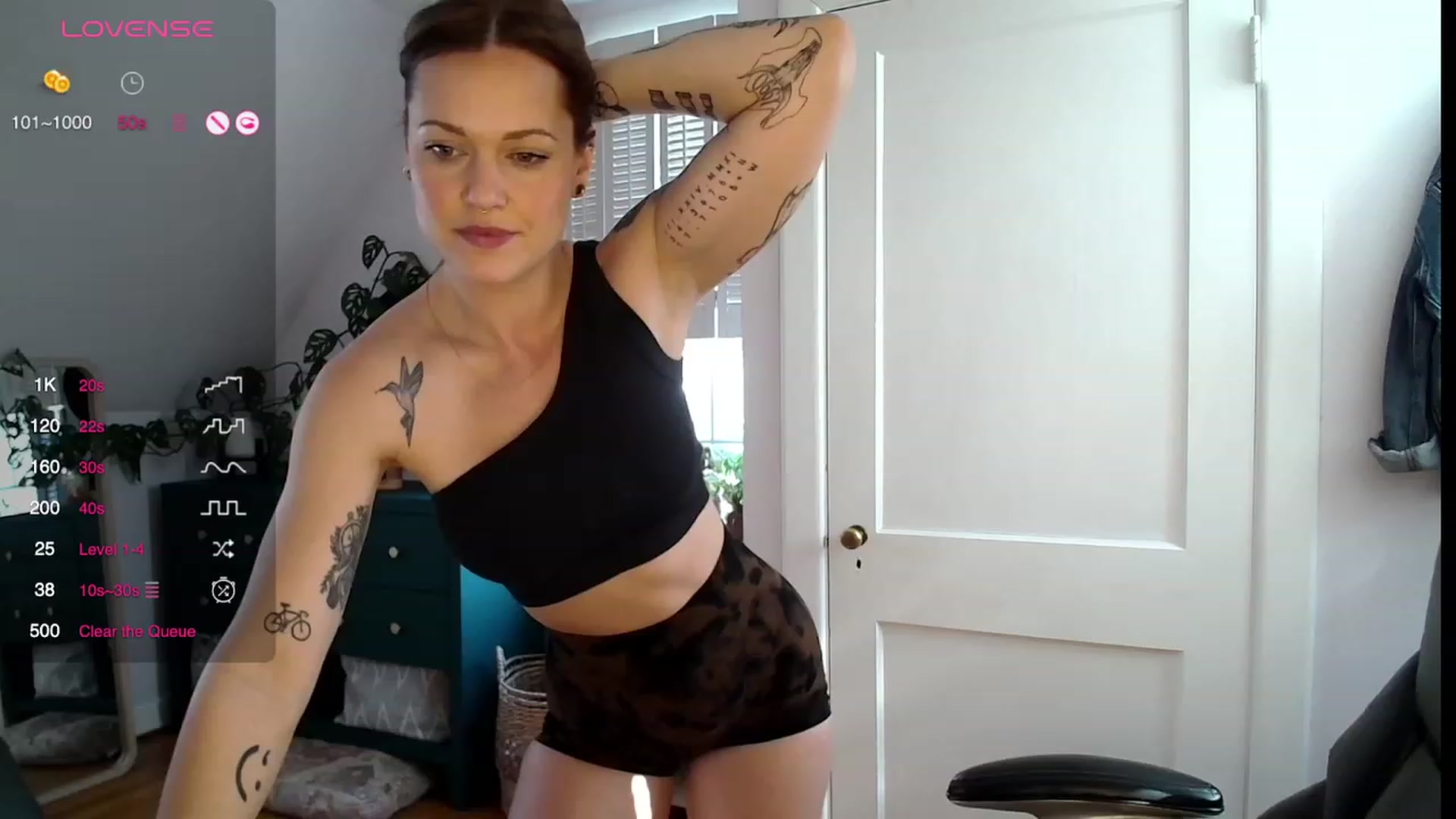 Gallery image thumbnail from ClayMae011's myfreecams stream on, 02/06/2024, 18:51 image 12 of 20