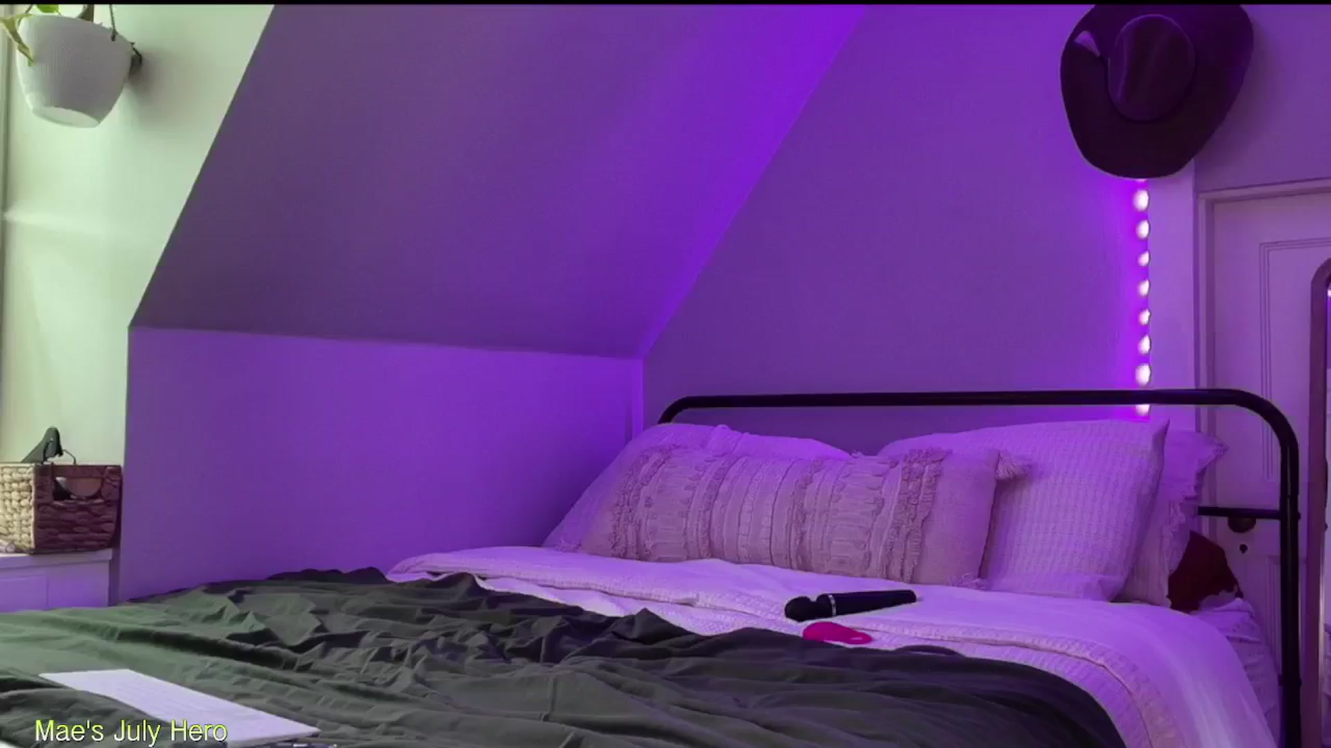 Gallery image thumbnail from ClayMae011's myfreecams stream on, 07/12/2024, 18:48 image 3 of 20