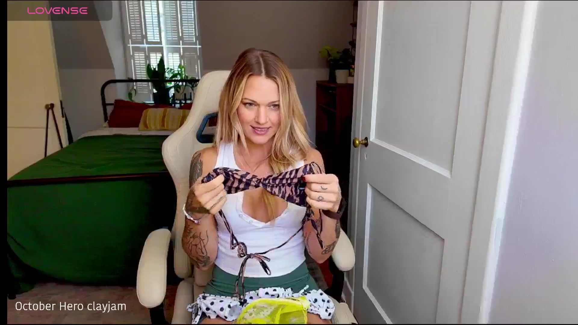 Gallery image thumbnail from ClayMae011's myfreecams stream on, 10/17/2025, 16:41 image 2 of 20