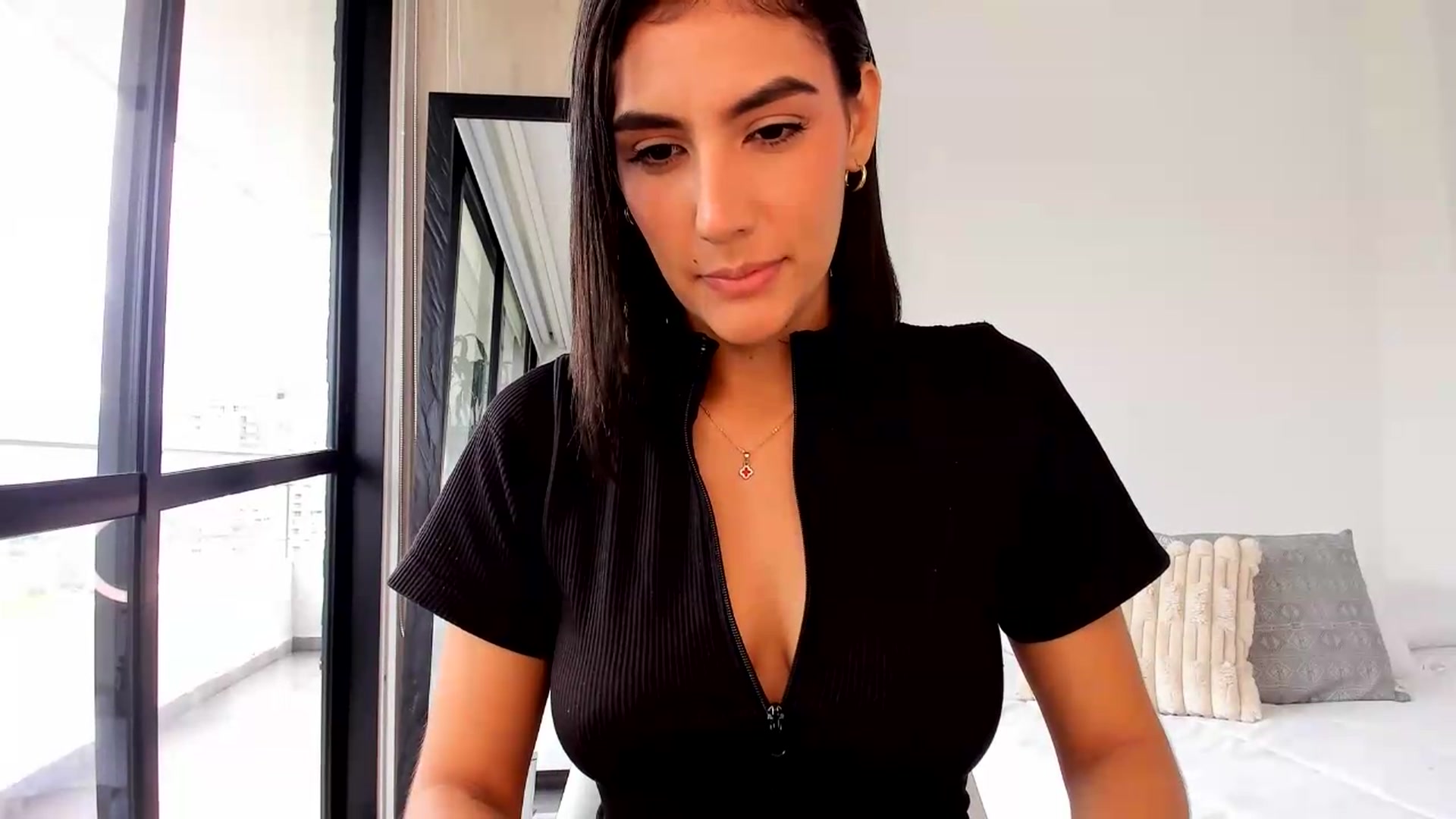 Gallery image thumbnail from Cleoo's myfreecams stream on, 08/01/2026, 18:00 image 16 of 20