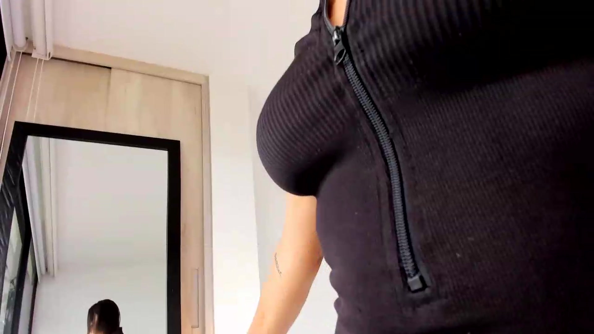 Gallery image thumbnail from Cleoo's myfreecams stream on, 08/01/2026, 19:06 image 18 of 20