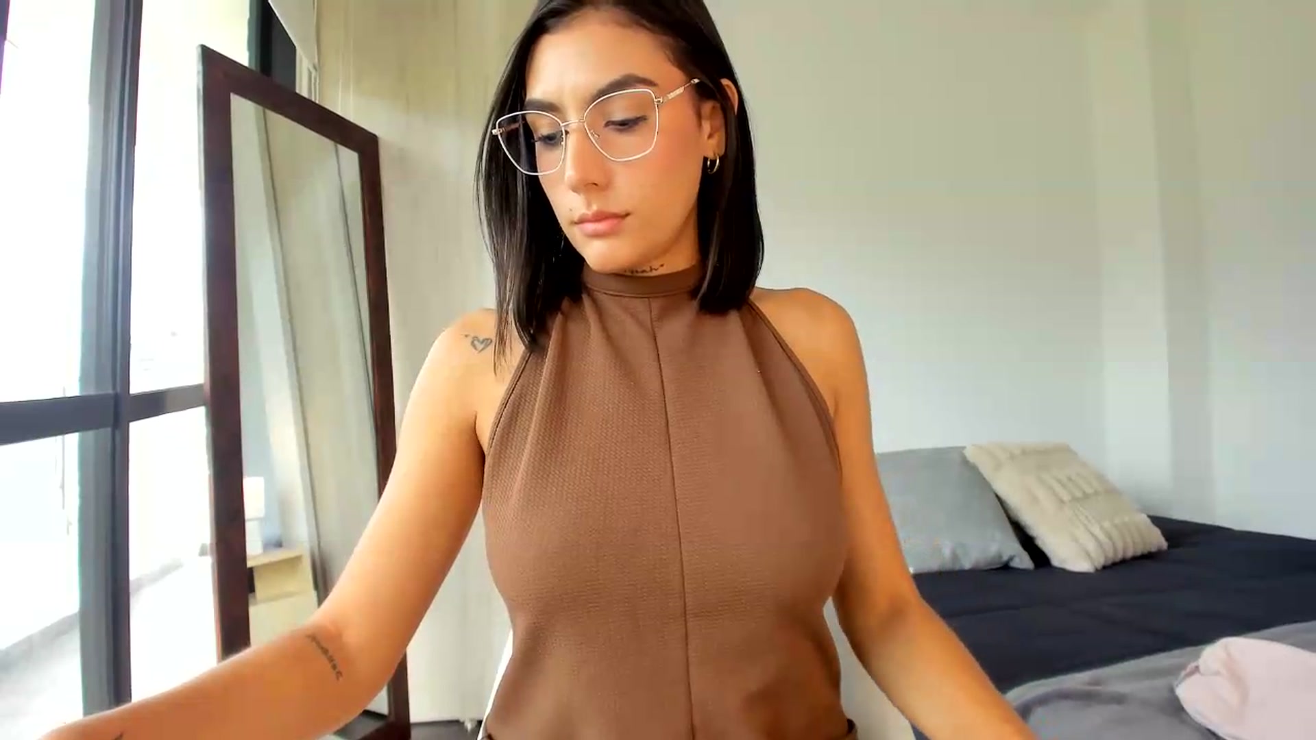 Gallery image thumbnail from Cleoo's myfreecams stream on, 08/26/2026, 19:06 image 4 of 20