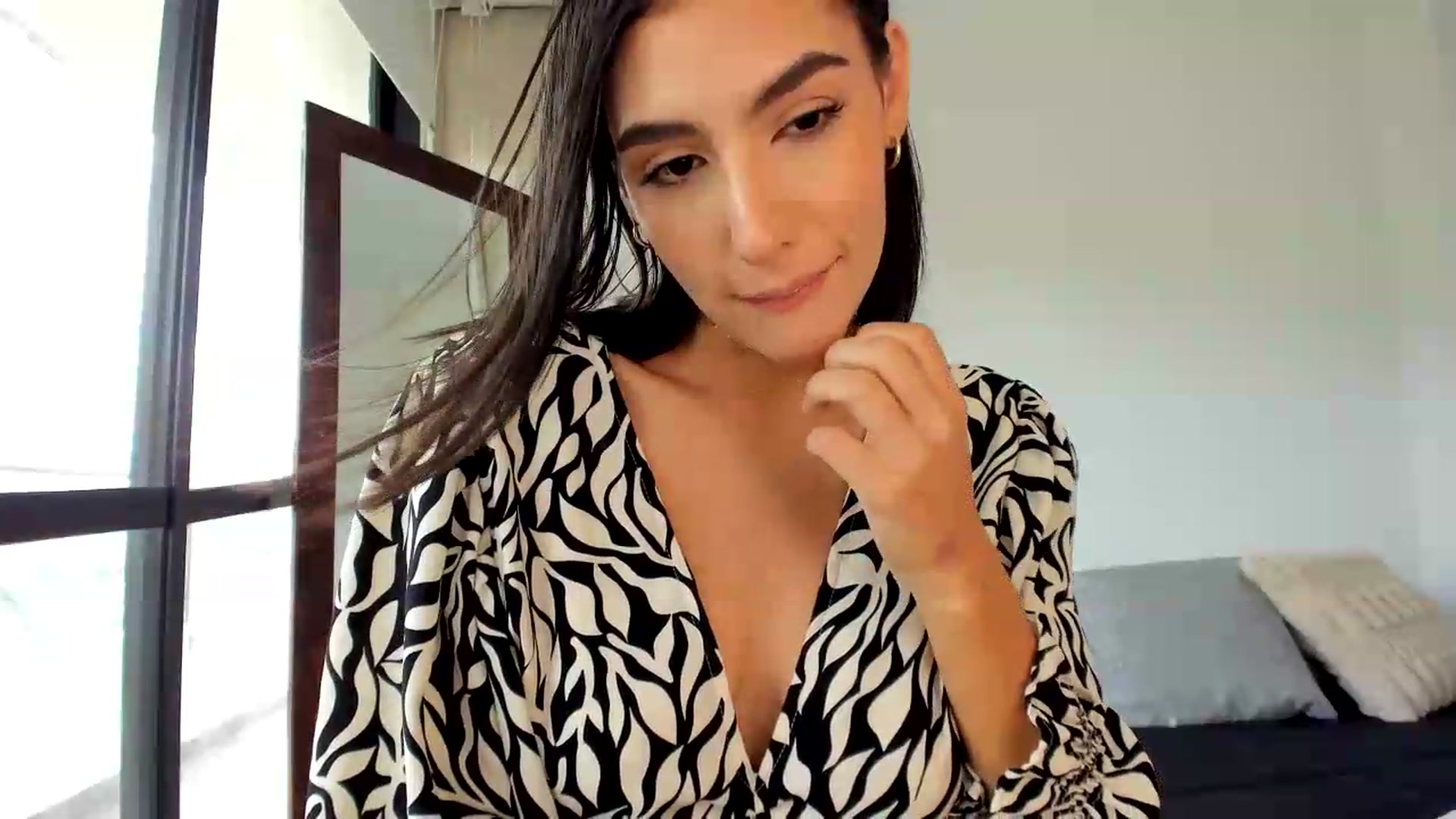Gallery image thumbnail from Cleoo's myfreecams stream on, 08/27/2026, 18:54 image 14 of 20