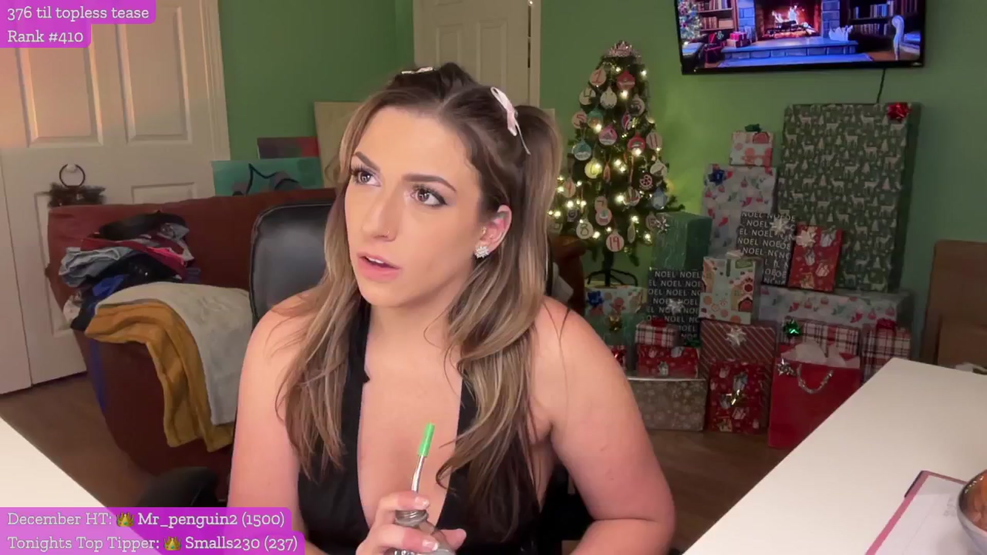 Gallery image thumbnail from Cleverrr_K's myfreecams stream on, 12/21/2024, 09:01 image 4 of 20