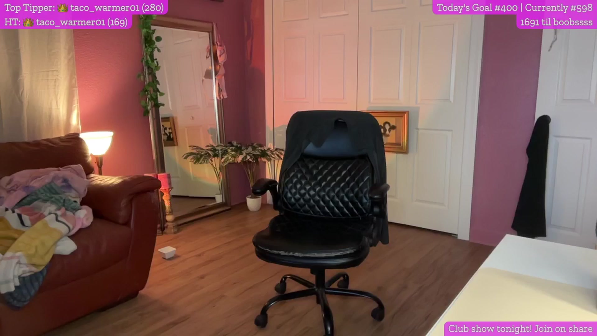 Gallery image thumbnail from Cleverrr_K's myfreecams stream on, 01/13/2025, 24:31 image 13 of 20