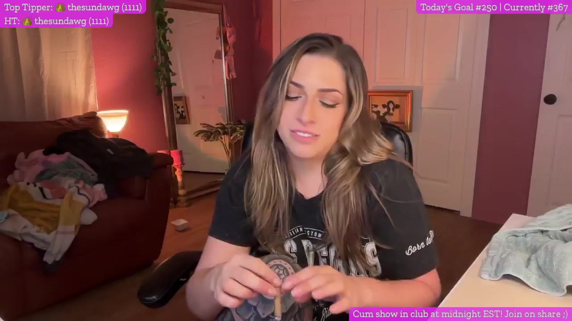 Gallery image thumbnail from Cleverrr_K's myfreecams stream on, 01/13/2025, 06:25 image 10 of 20
