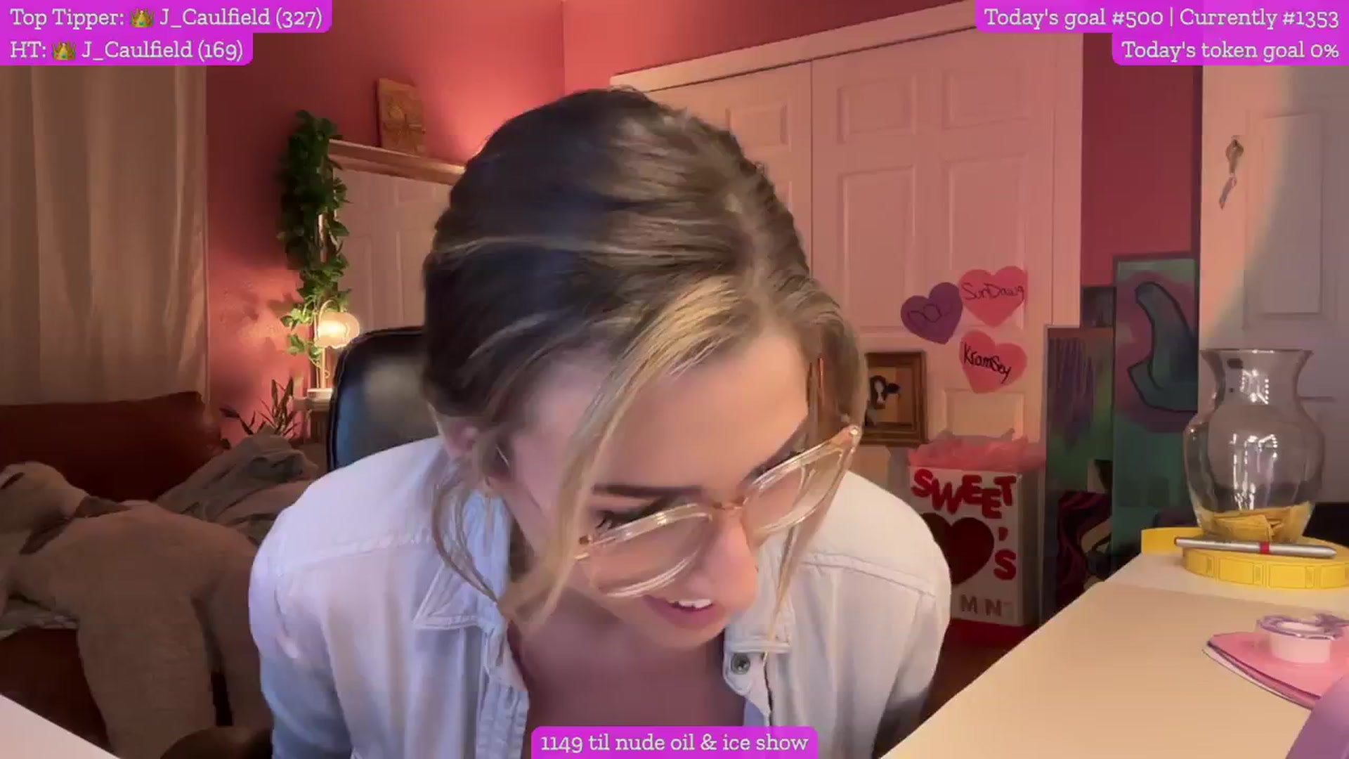 Gallery image thumbnail from Cleverrr_K's myfreecams stream on, 02/02/2025, 01:26 image 15 of 20