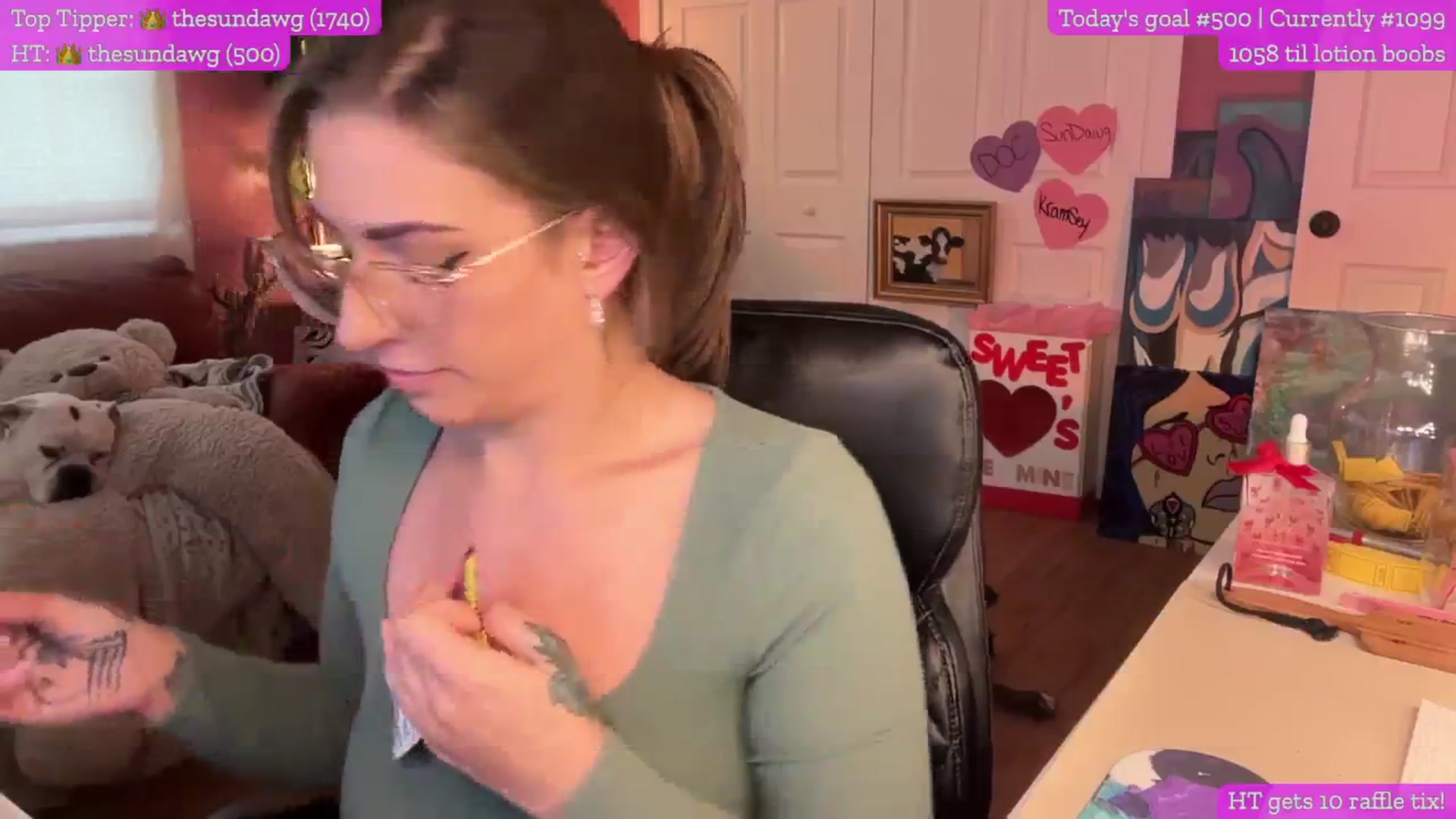 Gallery image thumbnail from Cleverrr_K's myfreecams stream on, 02/03/2025, 23:03 image 18 of 20