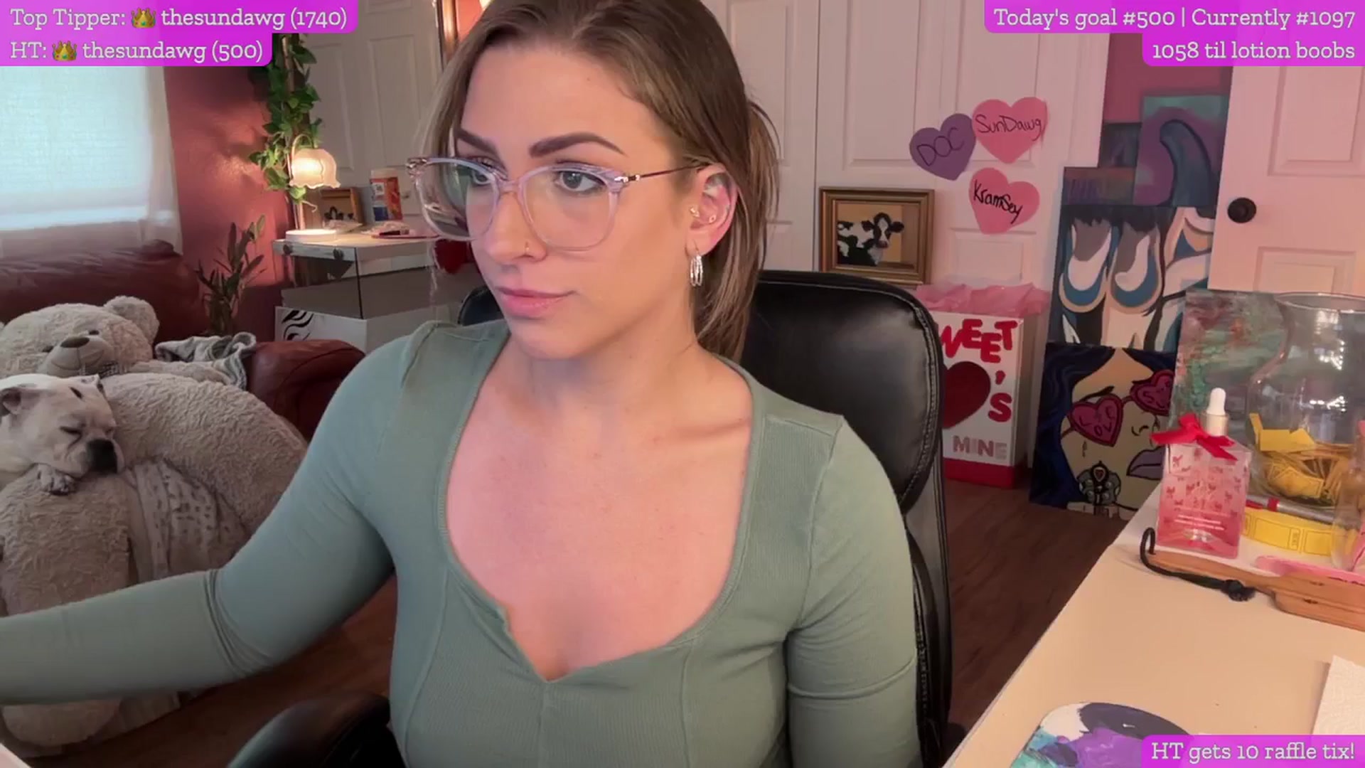 Gallery image thumbnail from Cleverrr_K's myfreecams stream on, 02/03/2025, 23:03 image 16 of 20