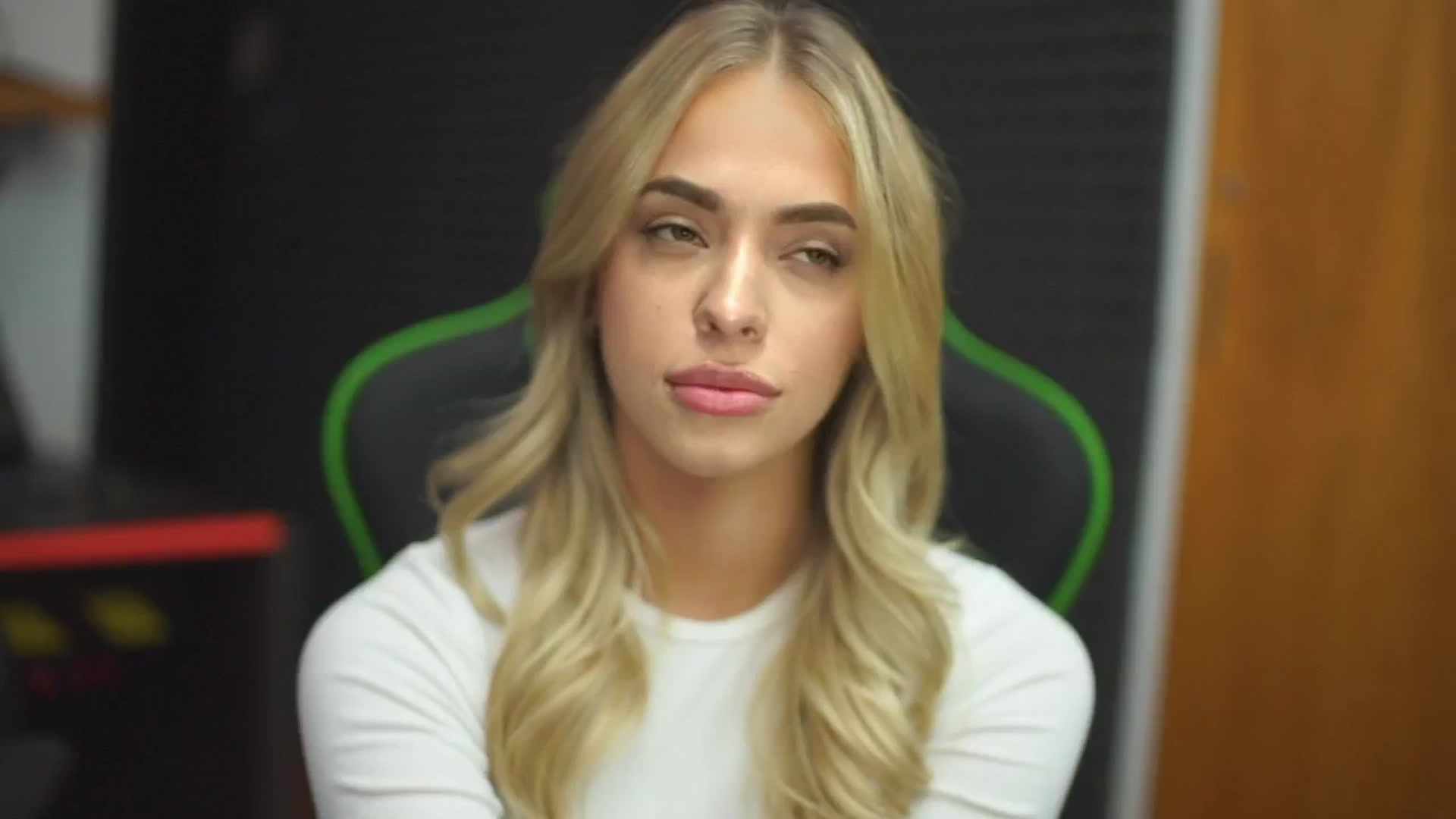 Gallery image thumbnail from ClipPetite's myfreecams stream on, 11/30/2024, 19:21 image 19 of 20