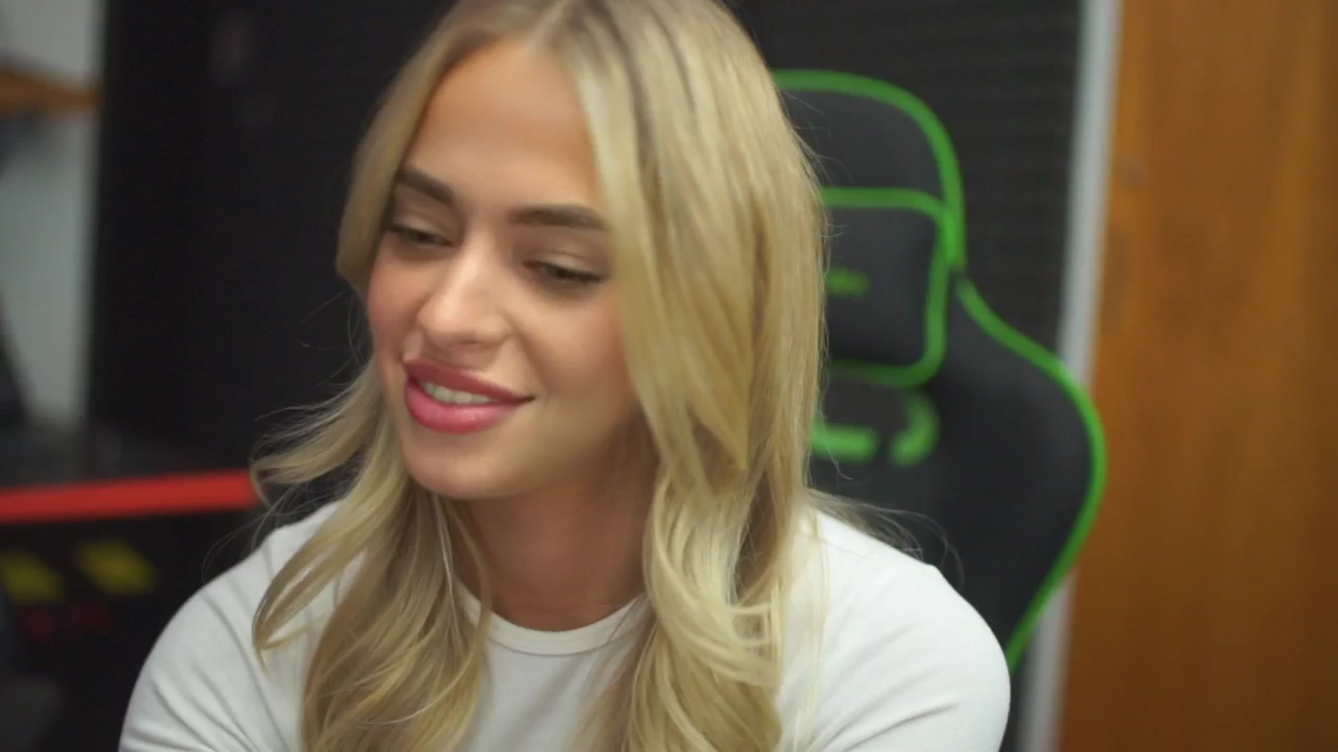 Gallery image thumbnail from ClipPetite's myfreecams stream on, 11/30/2024, 19:21 image 13 of 20
