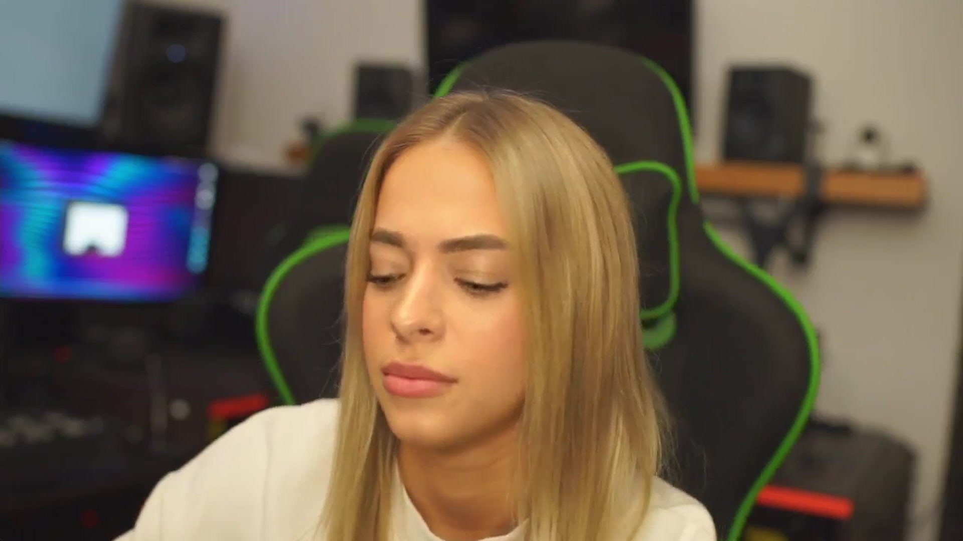Gallery image thumbnail from ClipPetite's myfreecams stream on, 12/14/2024, 17:49 image 19 of 20