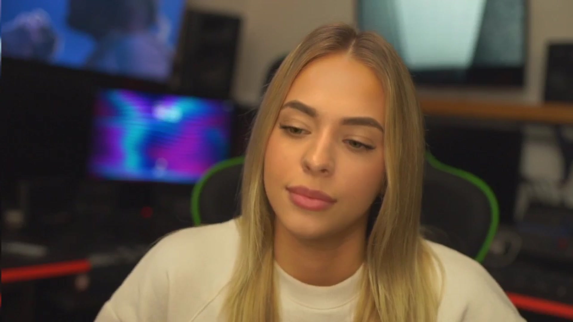 Gallery image thumbnail from ClipPetite's myfreecams stream on, 12/19/2024, 19:22 image 3 of 20