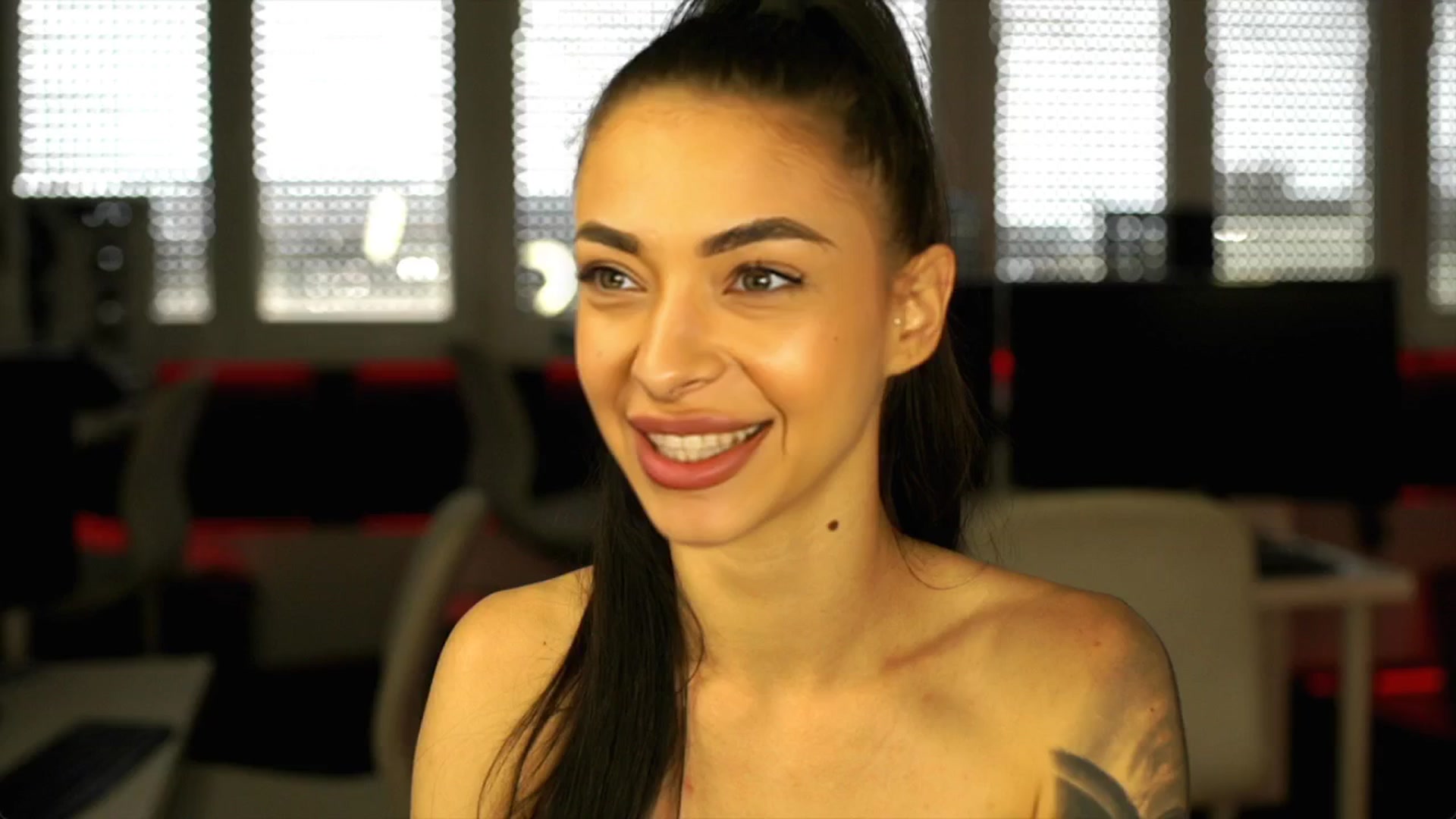 Gallery image thumbnail from ClipPetite's myfreecams stream on, 06/16/2025, 13:05 image 13 of 20