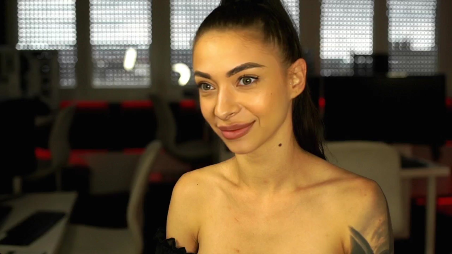 Gallery image thumbnail from ClipPetite's myfreecams stream on, 06/16/2025, 14:32 image 18 of 20