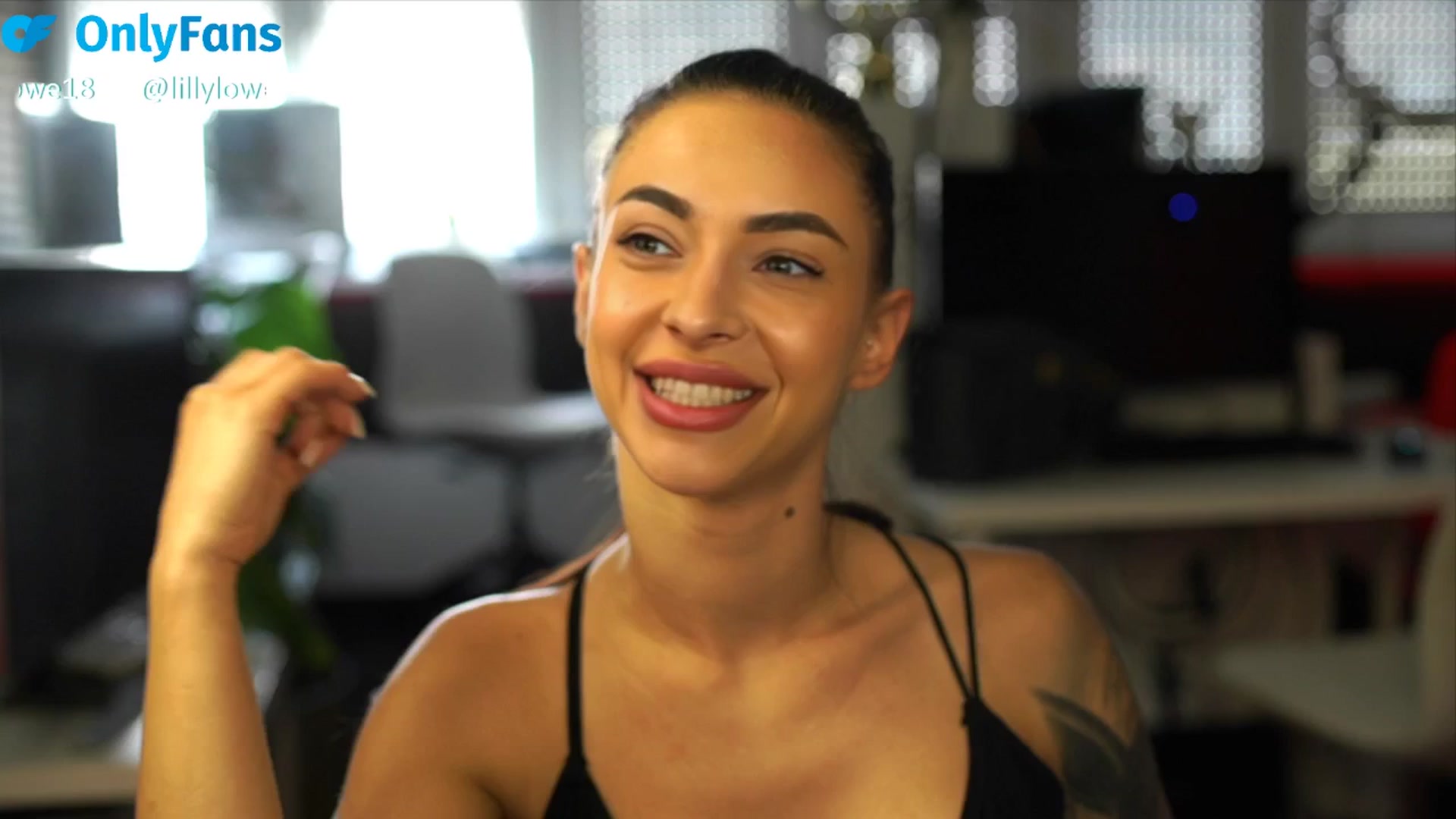 Gallery image thumbnail from ClipPetite's myfreecams stream on, 07/21/2025, 10:19 image 6 of 20