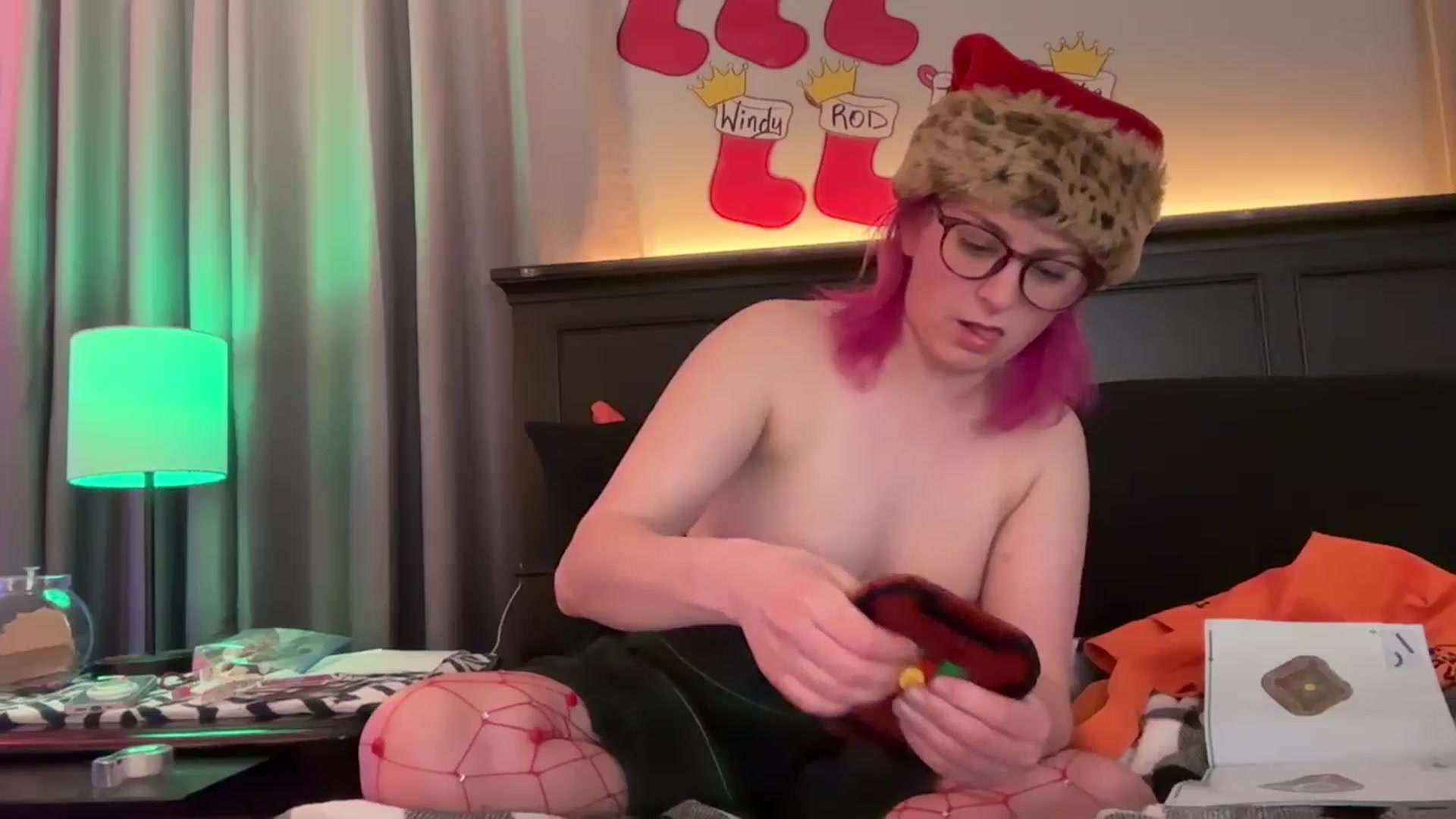 Gallery image thumbnail from Clitmas's myfreecams stream on, 12/25/2025, 07:59 image 12 of 20