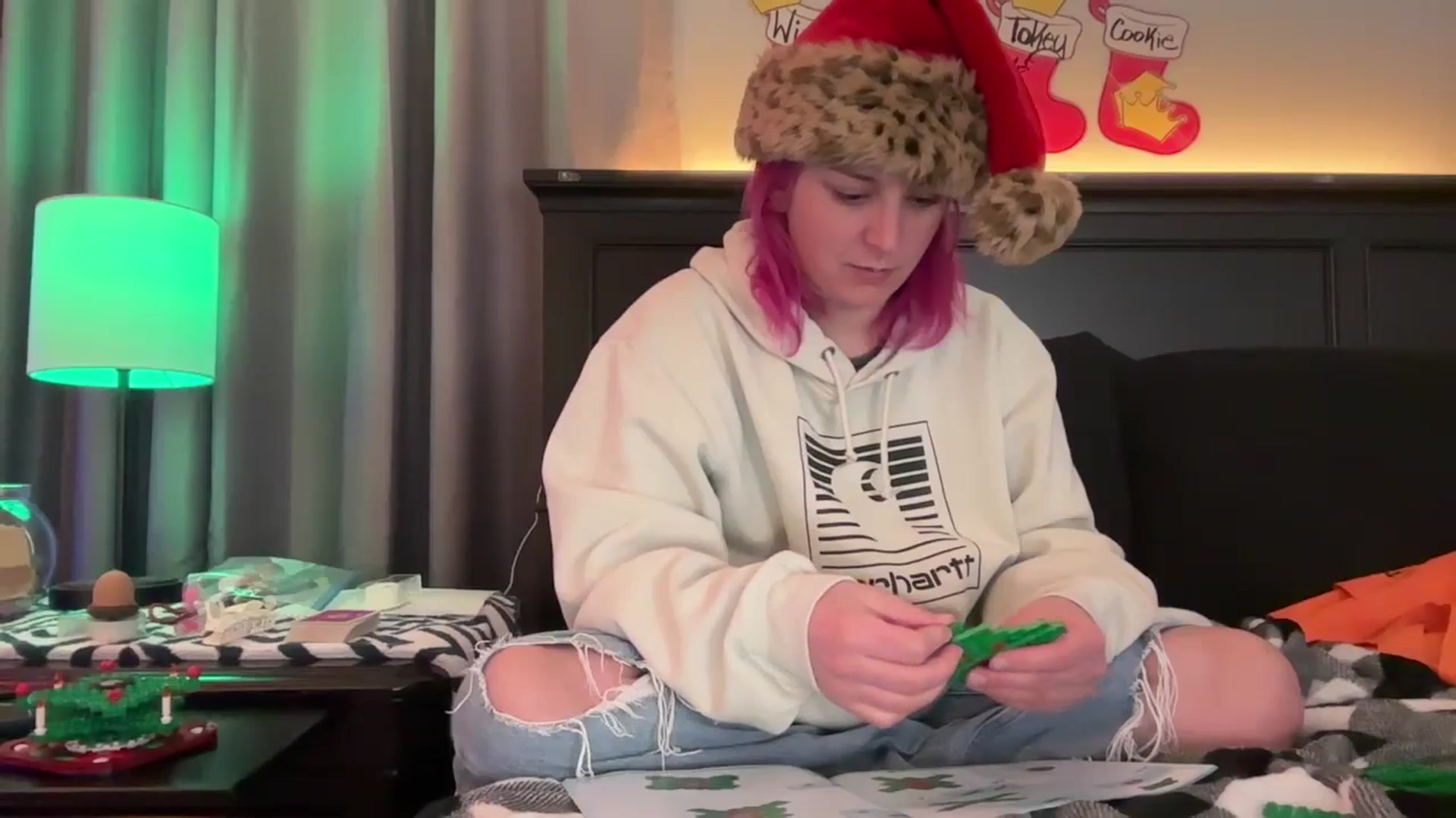 Gallery image thumbnail from Clitmas's myfreecams stream on, 12/26/2025, 08:17 image 12 of 20