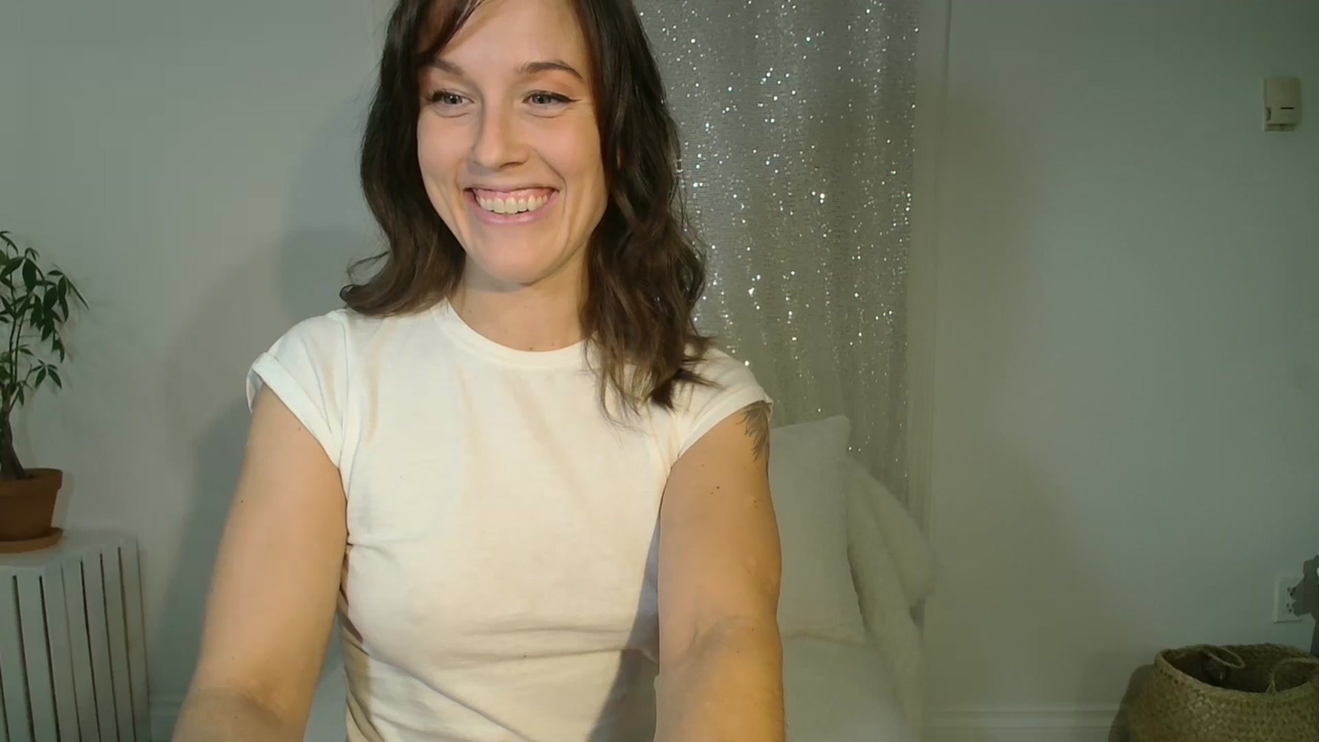 Gallery image thumbnail from ClitorisQueen's myfreecams stream on, 01/27/2026, 02:01 image 4 of 20