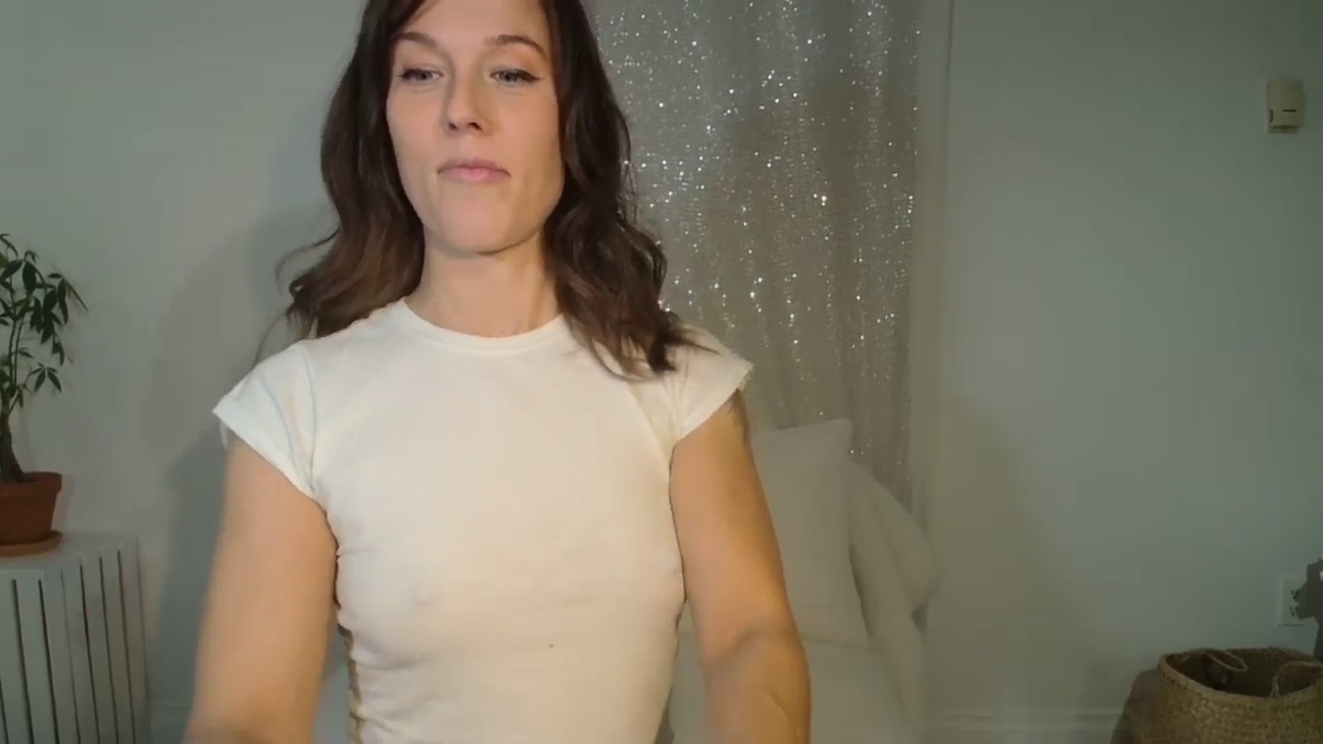 Gallery image thumbnail from ClitorisQueen's myfreecams stream on, 01/27/2026, 02:01 image 3 of 20