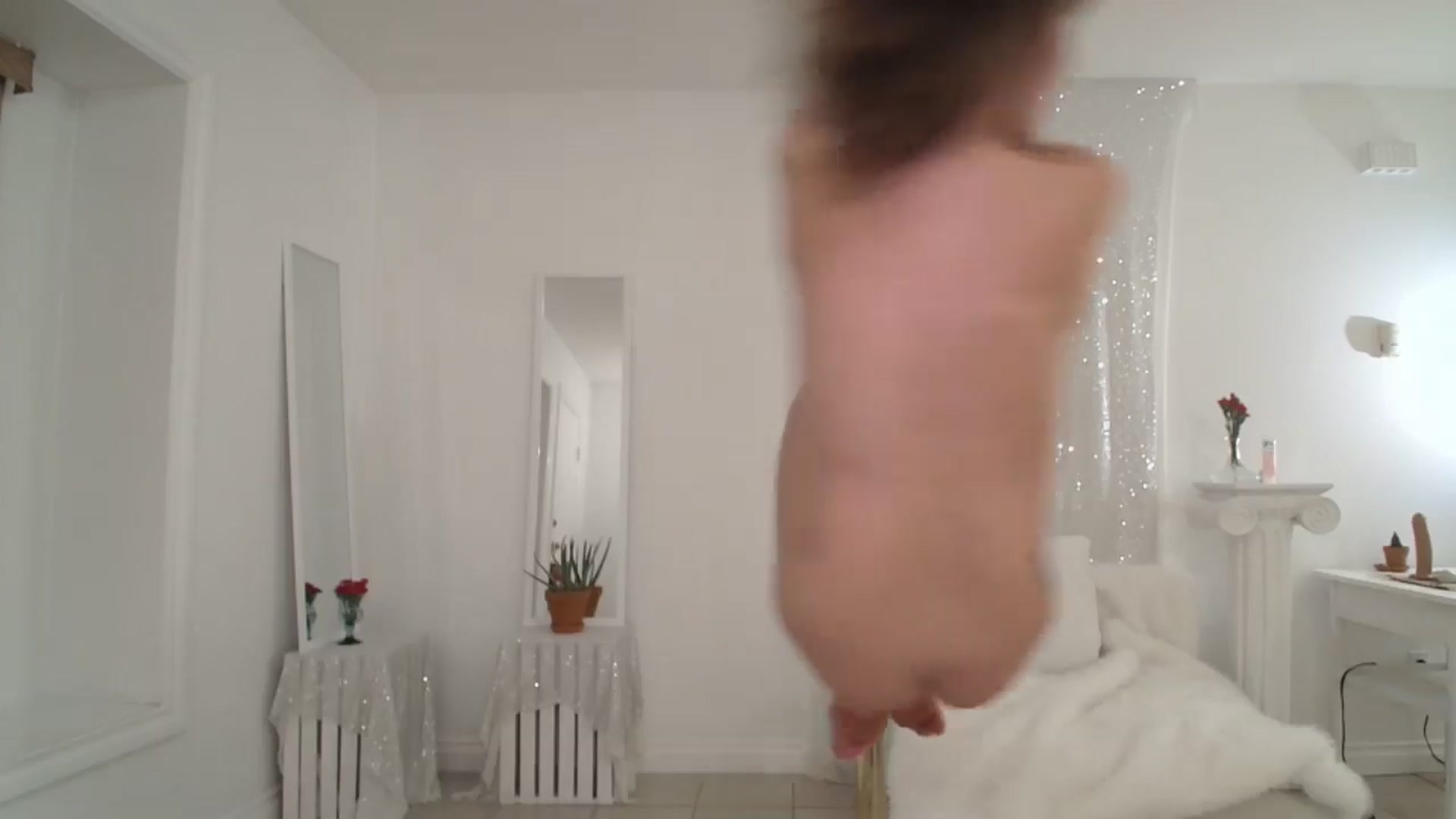 Gallery image thumbnail from ClitorisQueen's myfreecams stream on, 02/04/2026, 04:01 image 17 of 20
