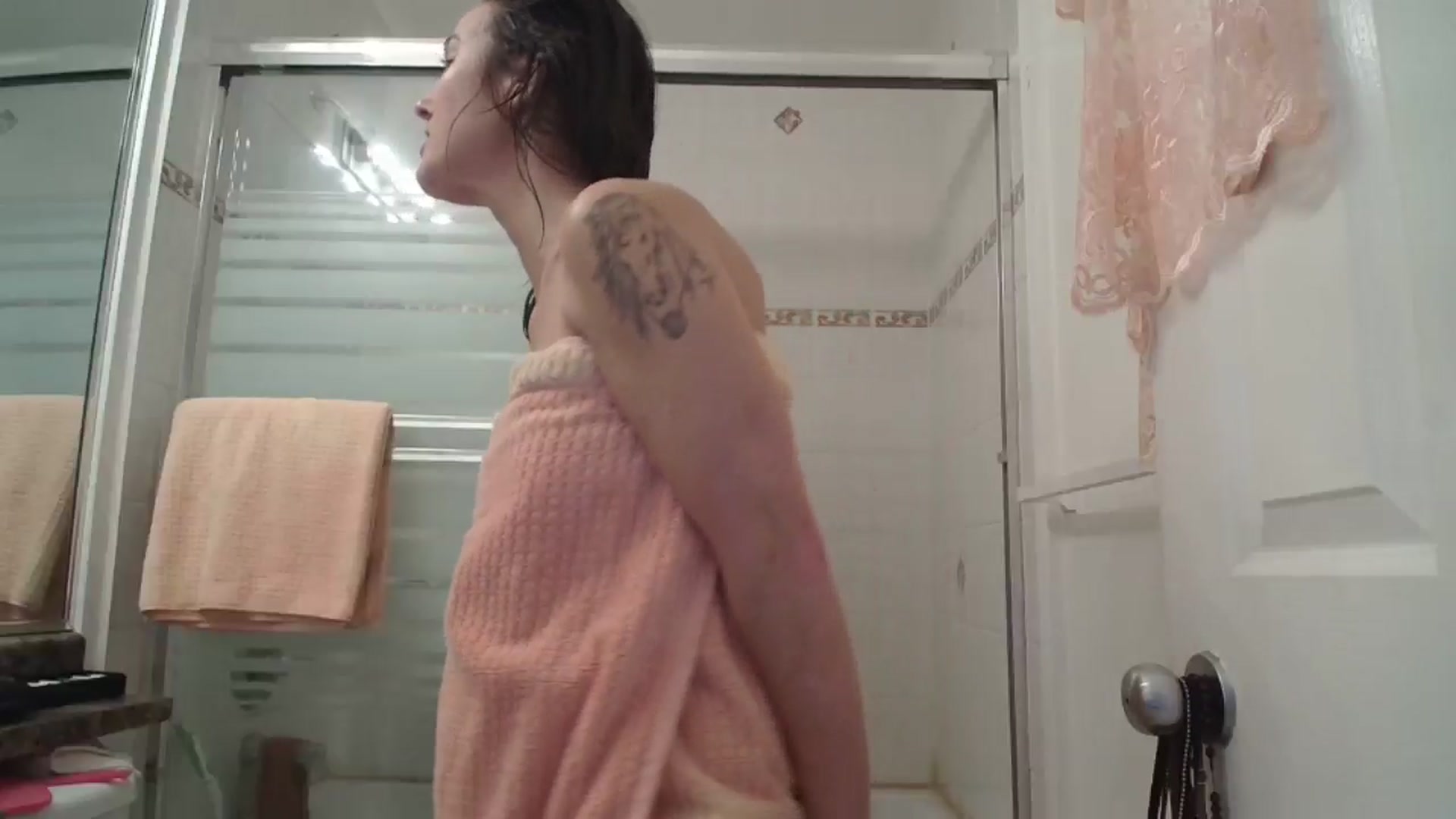 Gallery image thumbnail from ClitorisQueen's myfreecams stream on, 02/04/2026, 18:40 image 12 of 20