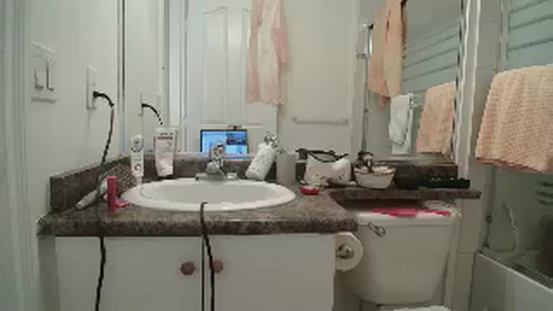Gallery image thumbnail from ClitorisQueen's myfreecams stream on, 02/04/2026, 19:22 image 17 of 20