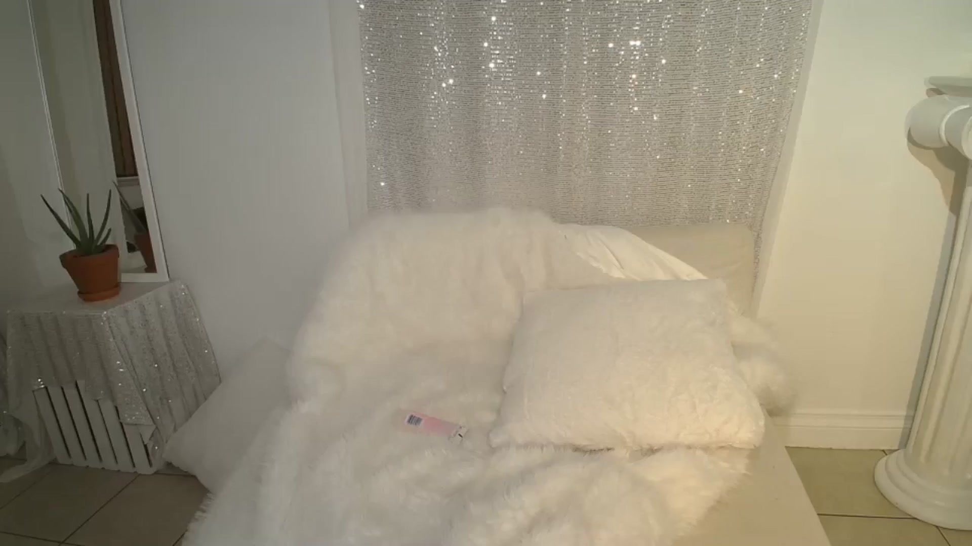 Gallery image thumbnail from ClitorisQueen's myfreecams stream on, 02/09/2026, 03:47 image 12 of 20