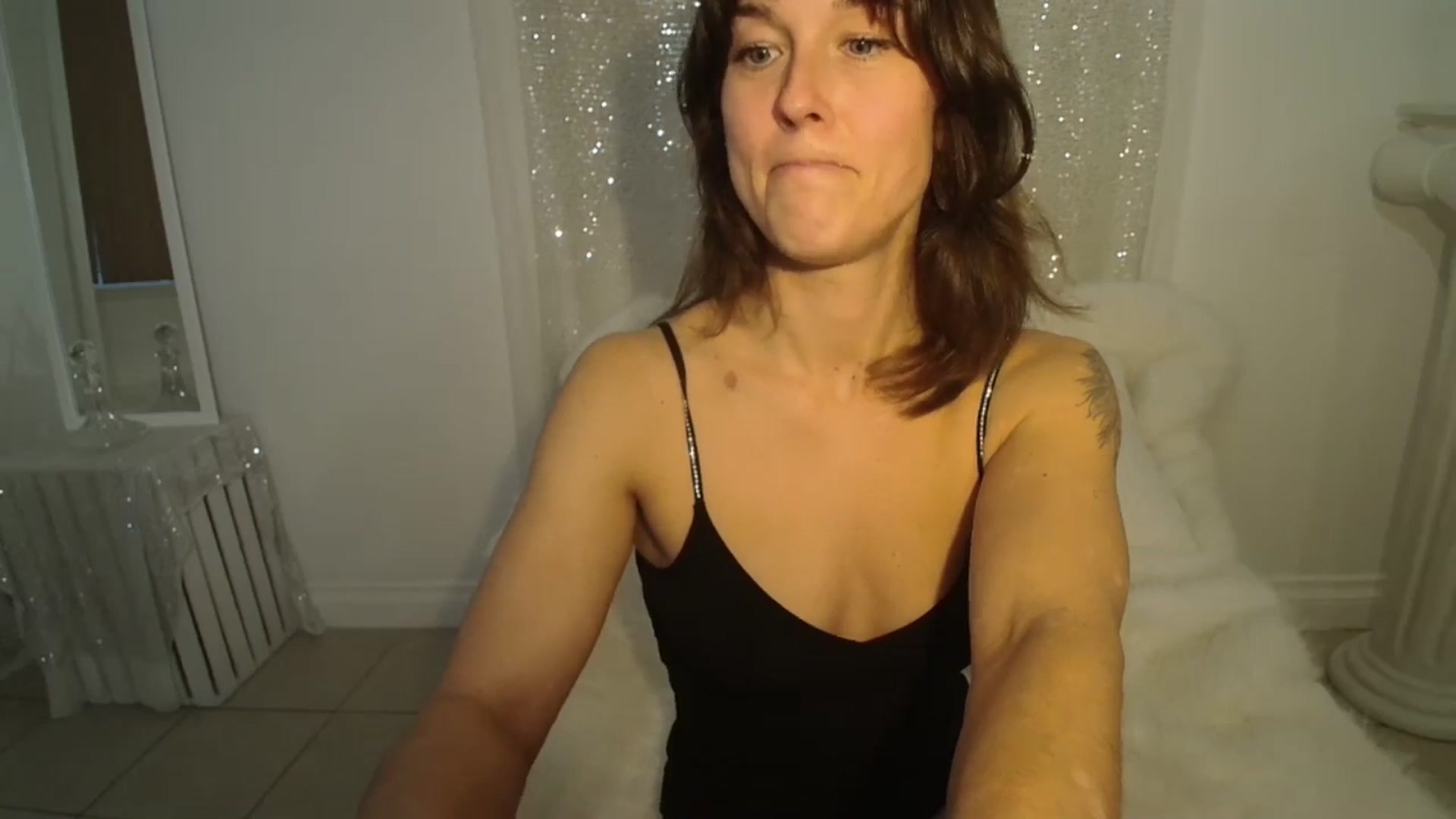 Gallery image thumbnail from ClitorisQueen's myfreecams stream on, 02/12/2026, 22:31 image 14 of 20
