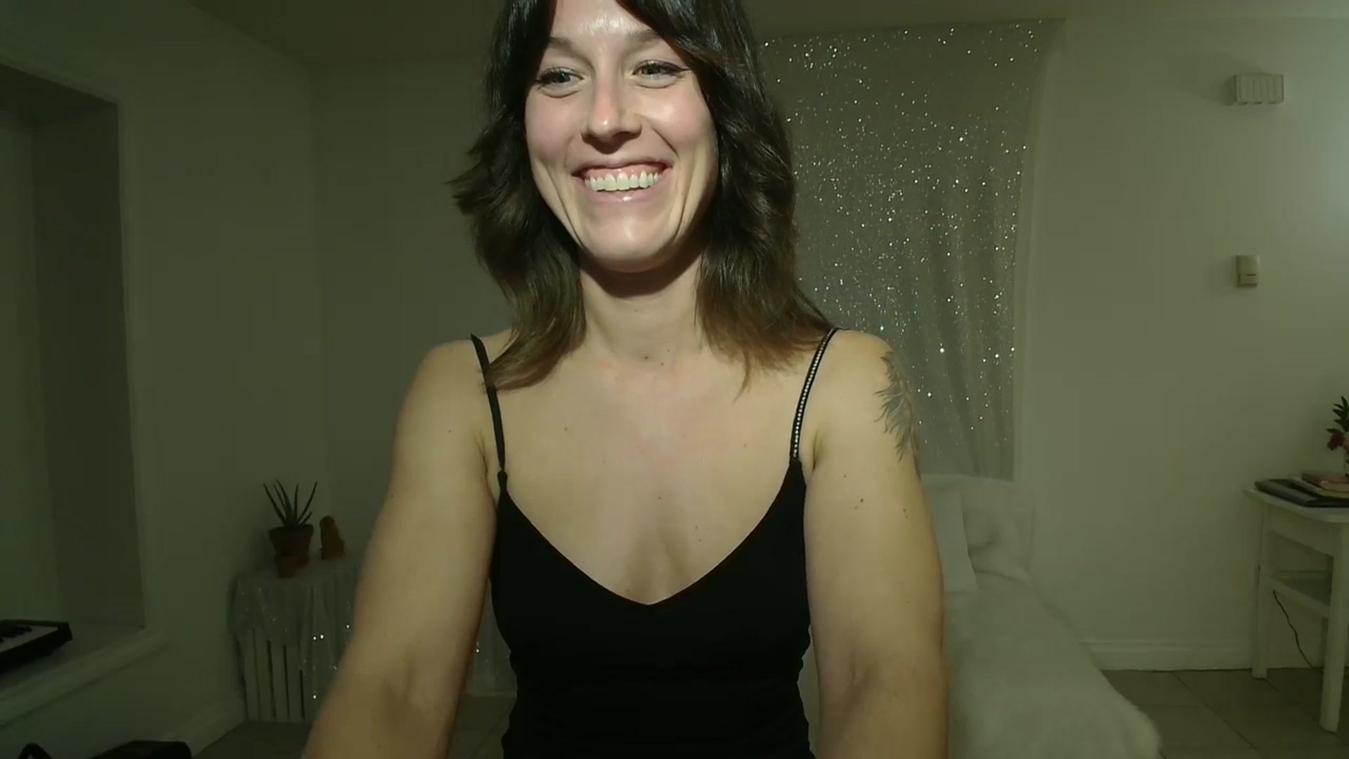 Gallery image thumbnail from ClitorisQueen's myfreecams stream on, 03/05/2026, 04:58 image 4 of 20