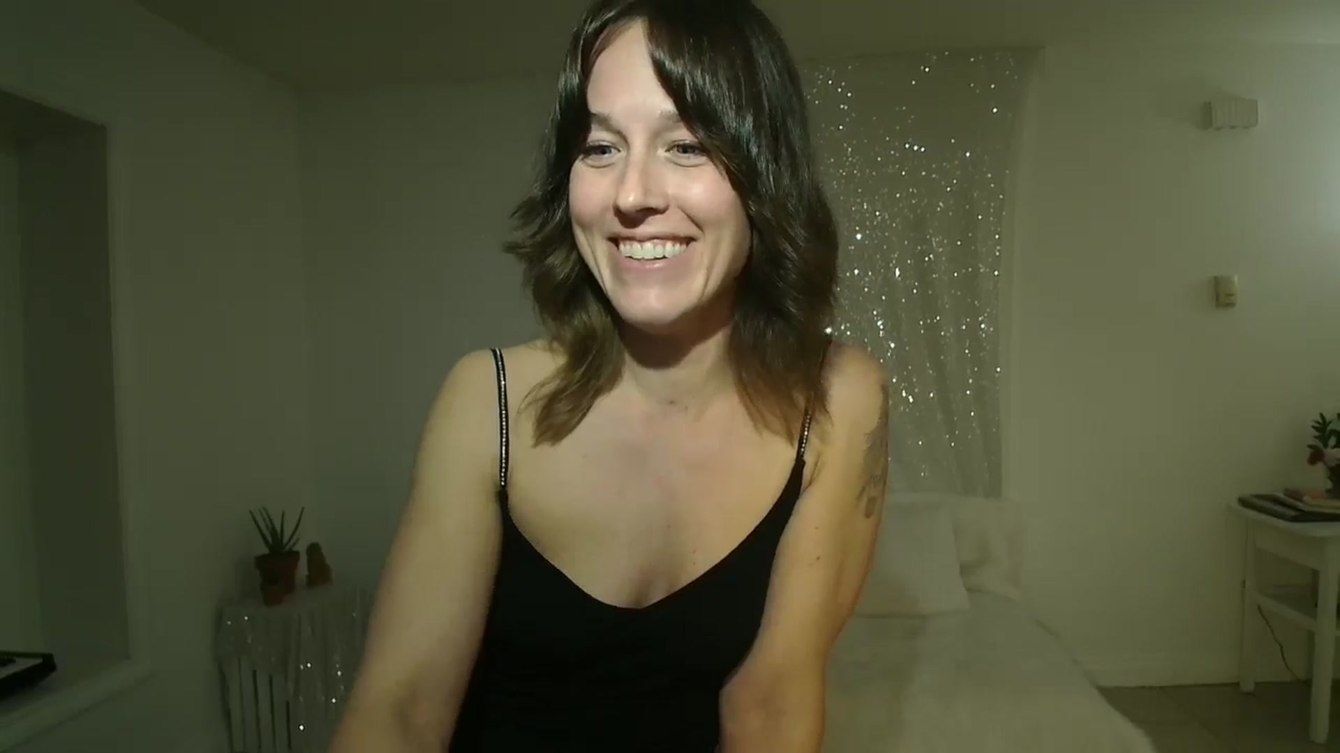 Gallery image thumbnail from ClitorisQueen's myfreecams stream on, 03/05/2026, 04:58 image 18 of 20