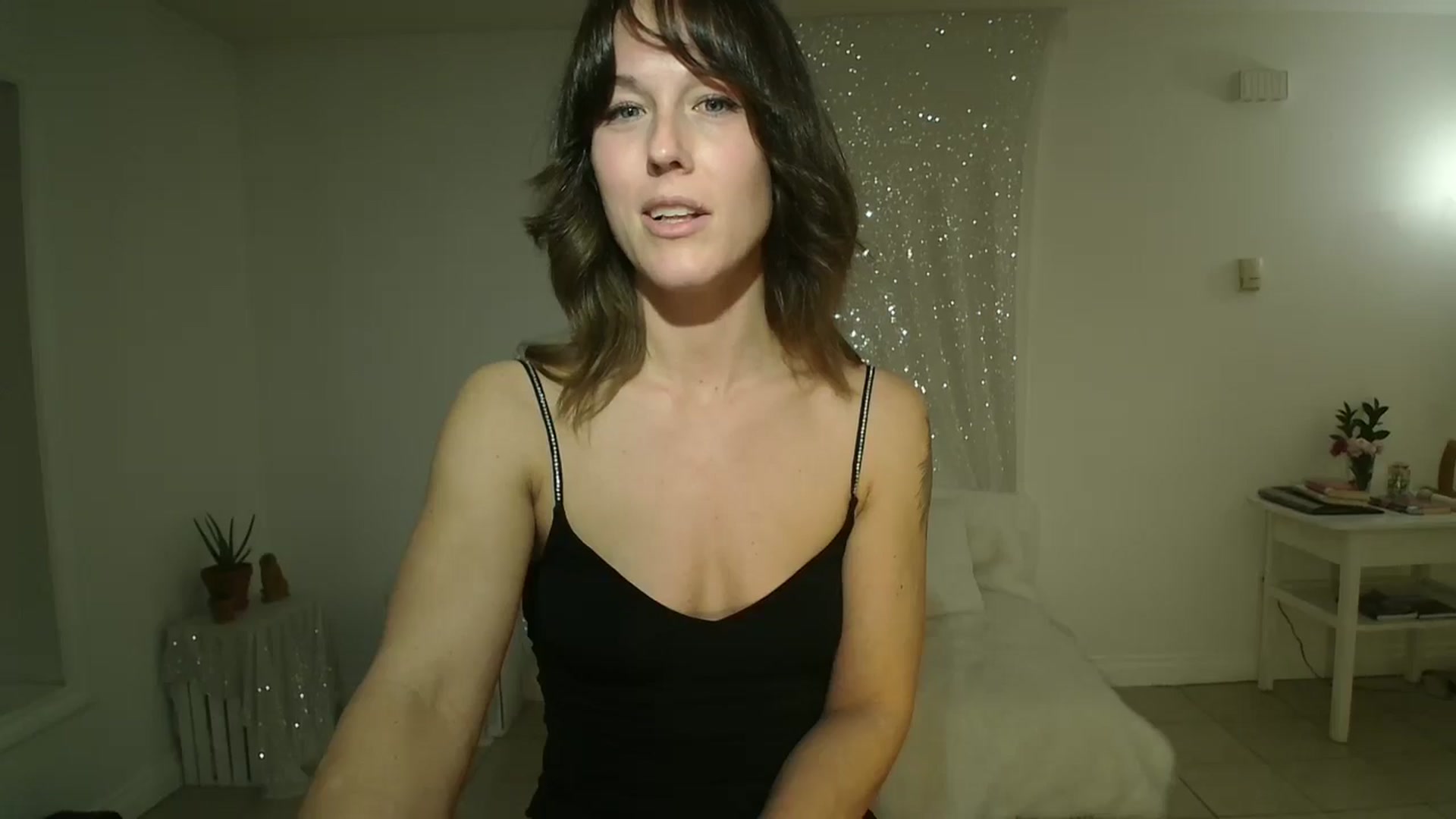 Gallery image thumbnail from ClitorisQueen's myfreecams stream on, 03/05/2026, 04:58 image 9 of 20