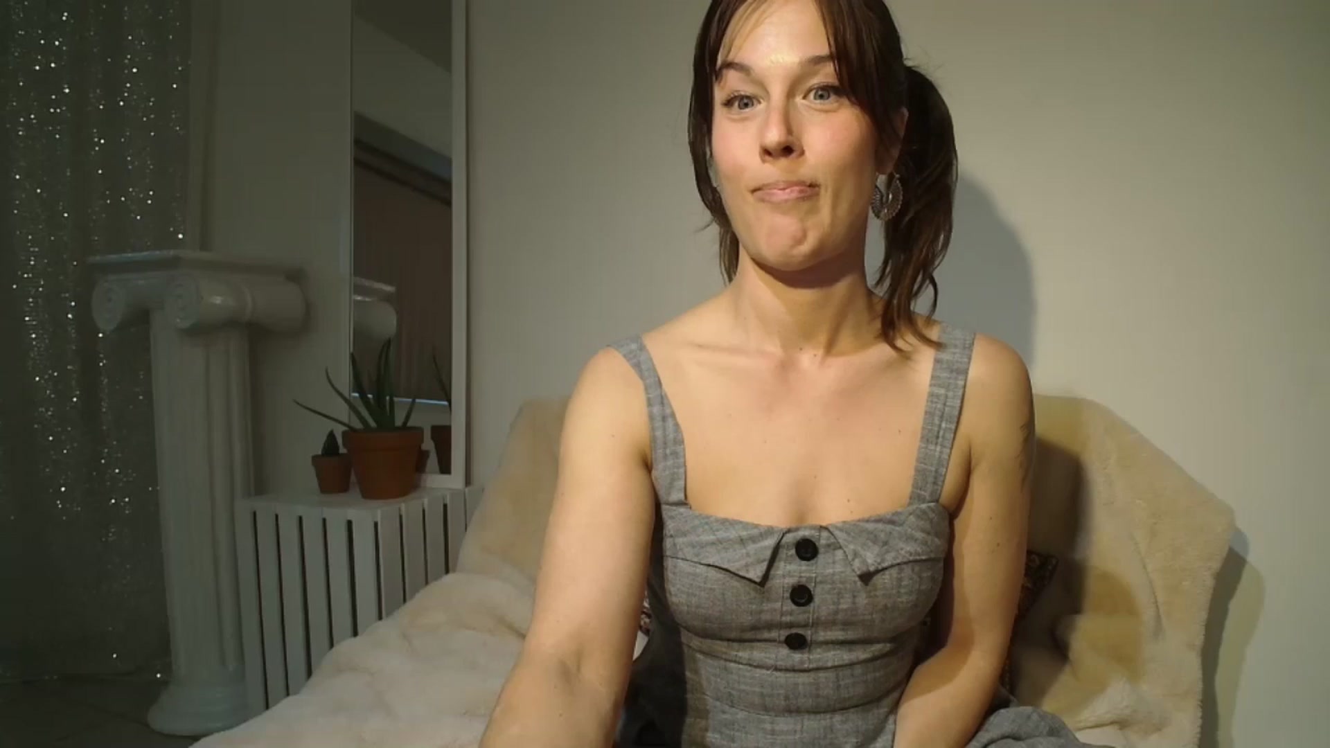 Gallery image thumbnail from ClitorisQueen's myfreecams stream on, 04/01/2026, 21:50 image 16 of 20