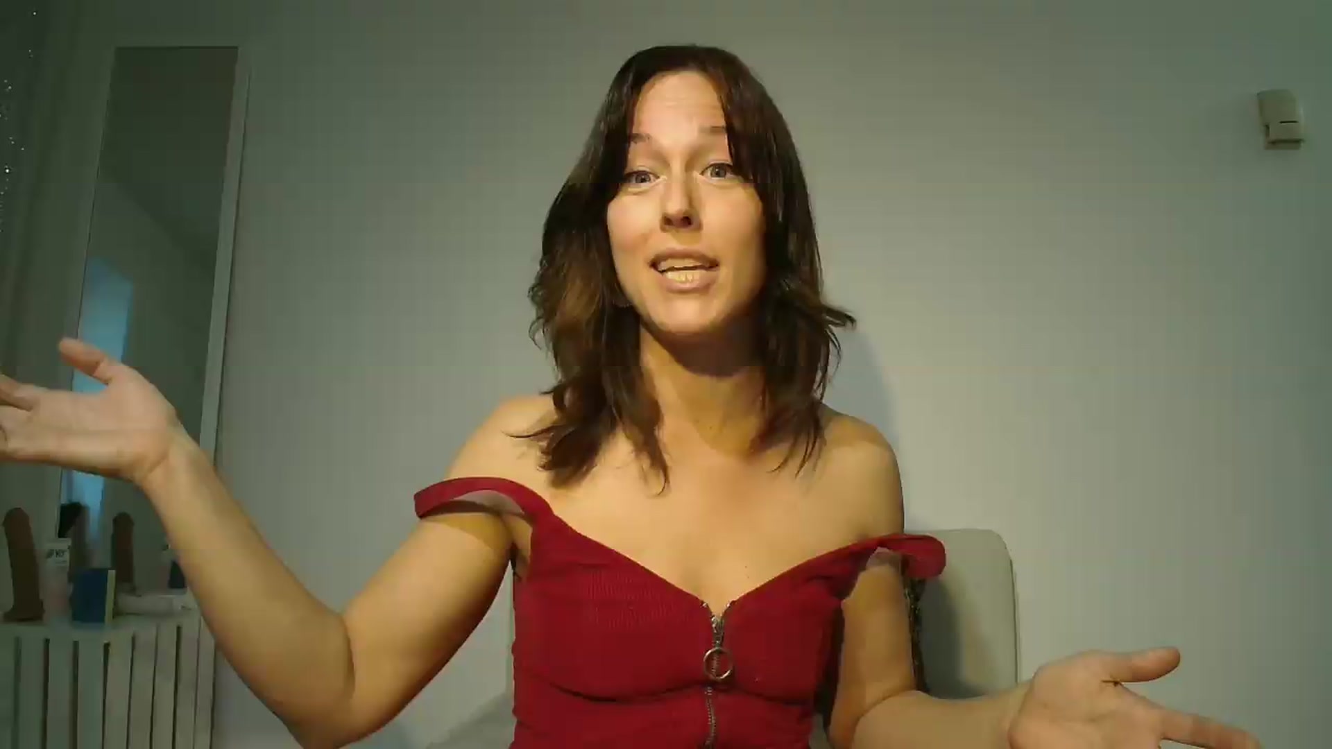 Gallery image thumbnail from ClitorisQueen's myfreecams stream on, 04/19/2026, 20:54 image 19 of 20