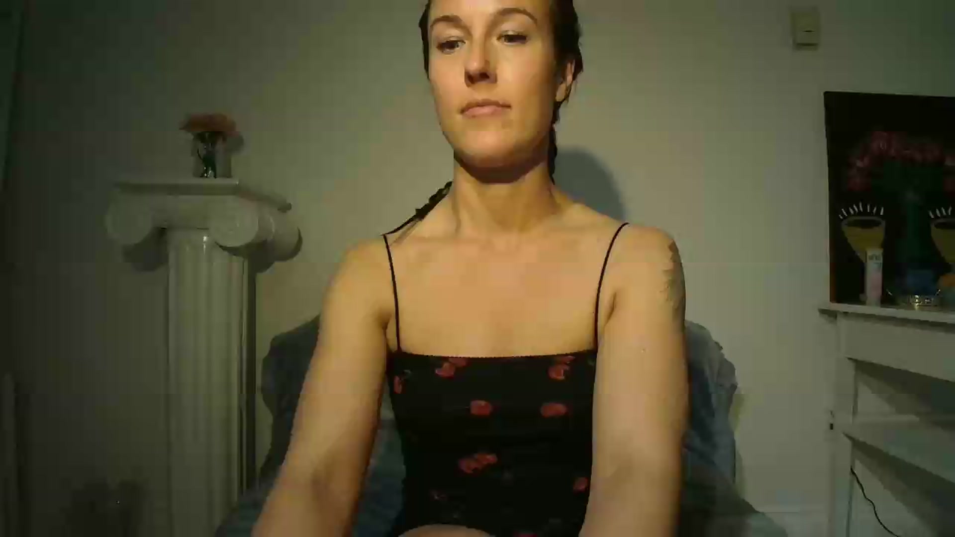 Gallery image thumbnail from ClitorisQueen's myfreecams stream on, 05/05/2026, 01:26 image 1 of 20