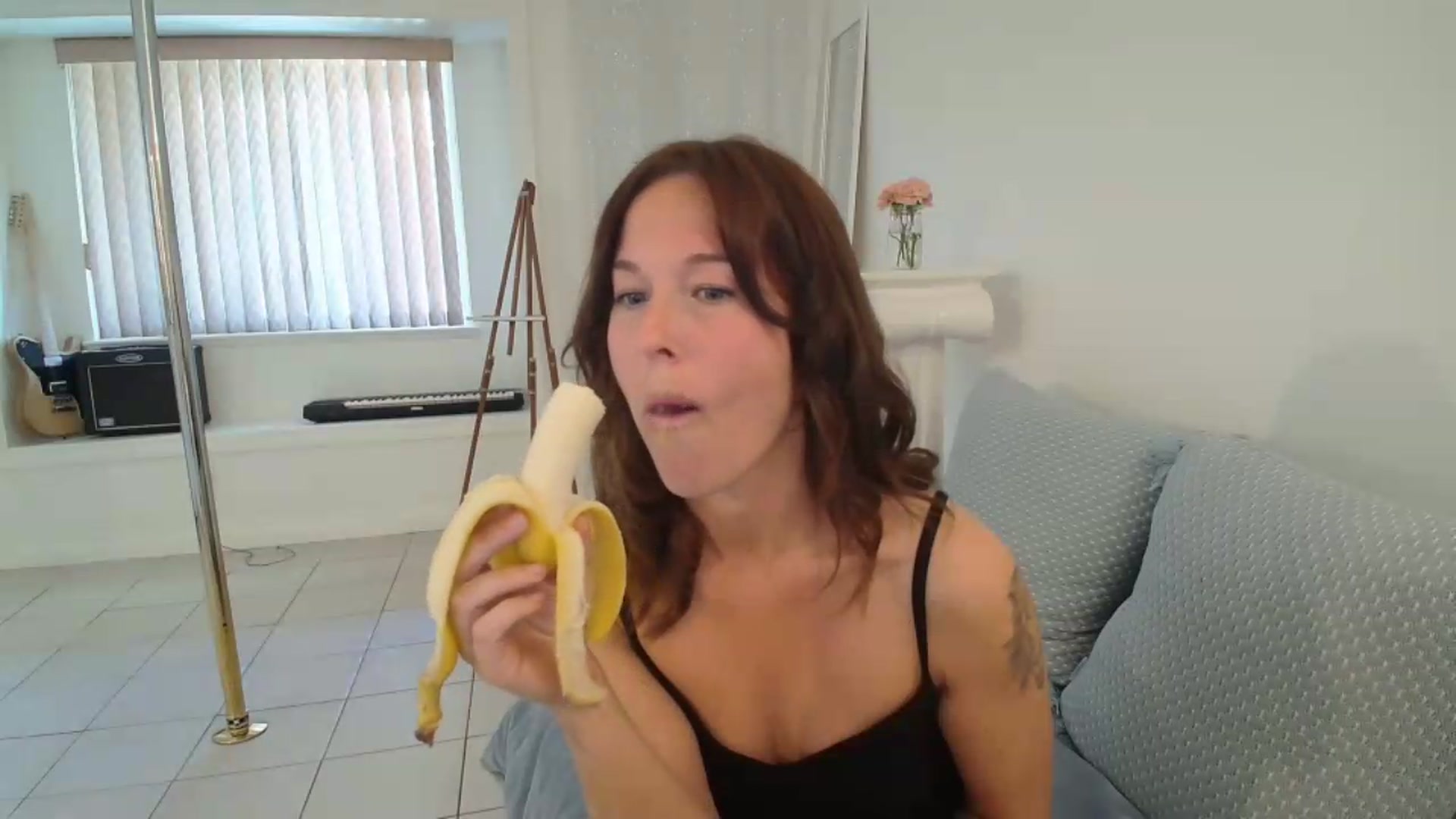 Gallery image thumbnail from ClitorisQueen's myfreecams stream on, 05/05/2026, 16:03 image 17 of 20