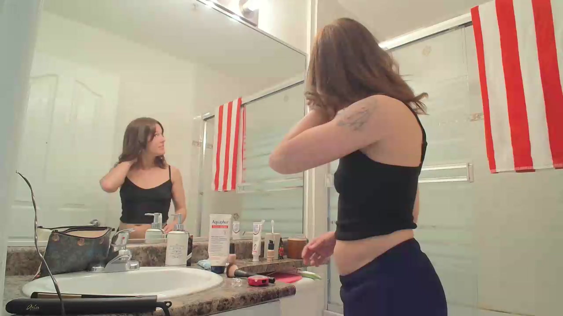 Gallery image thumbnail from ClitorisQueen's myfreecams stream on, 05/05/2026, 16:03 image 13 of 20