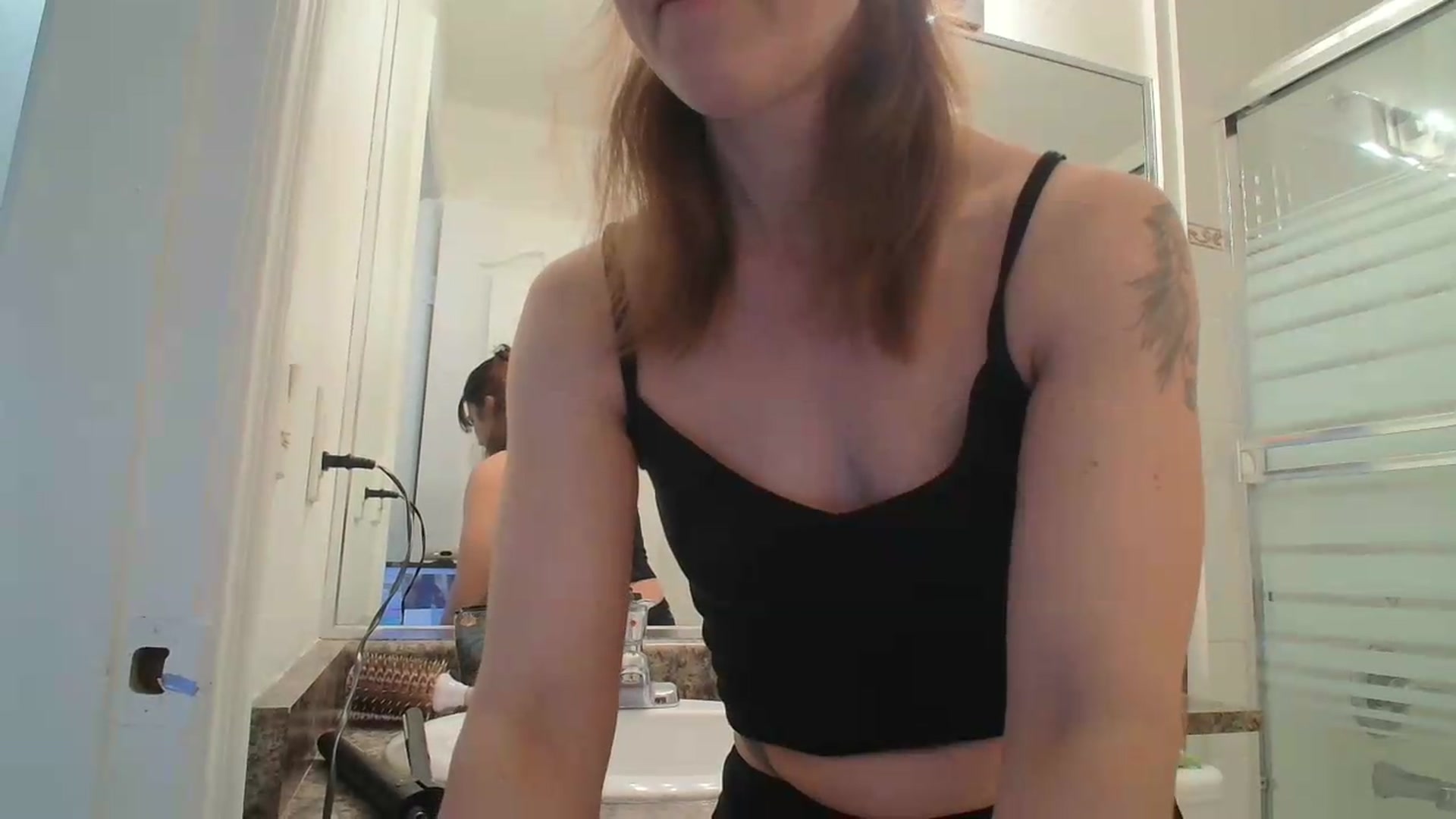Gallery image thumbnail from ClitorisQueen's myfreecams stream on, 05/05/2026, 16:03 image 3 of 20